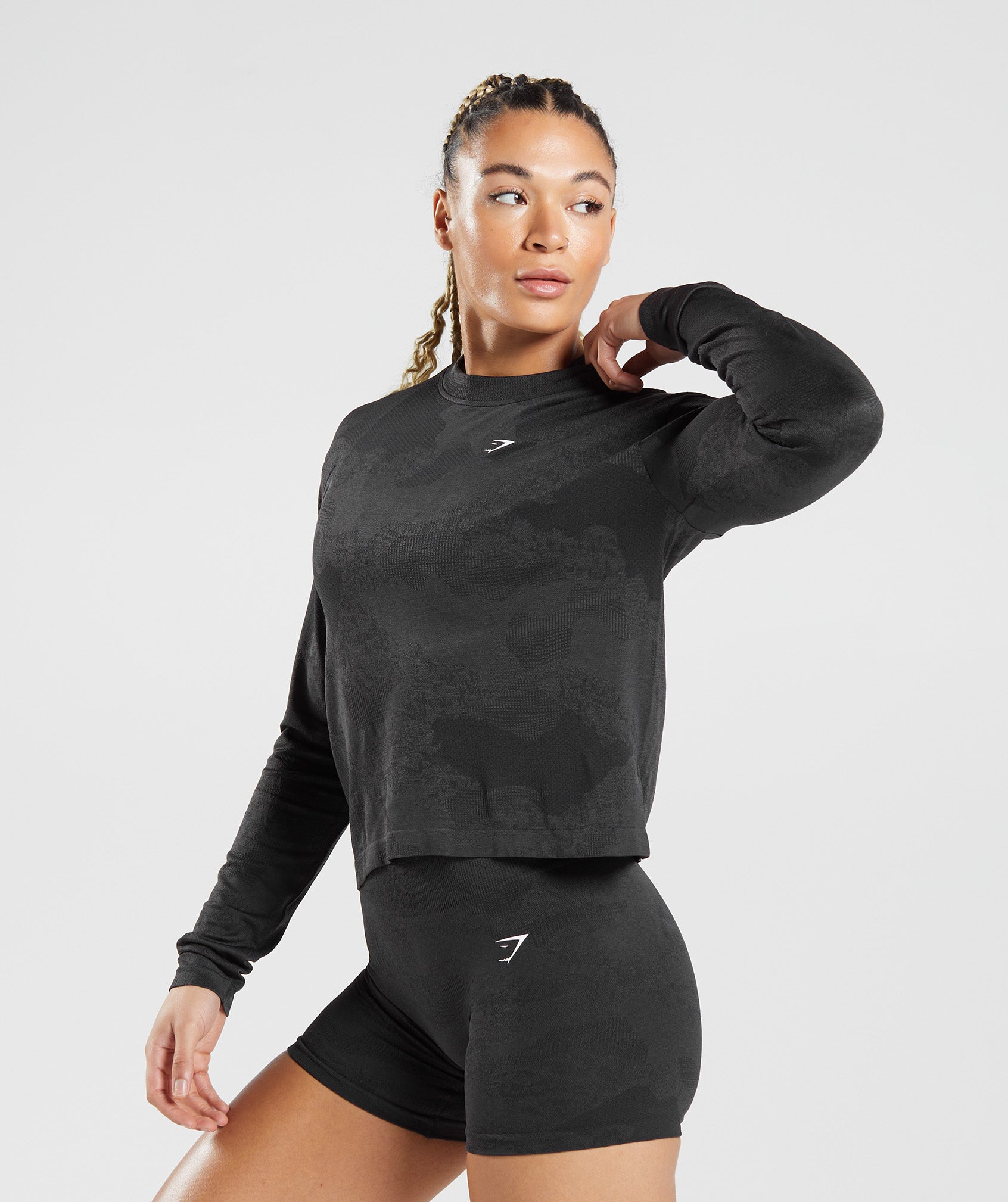 gymshark-adapt-camo-seamless-long-sleeve-top-black-ss23