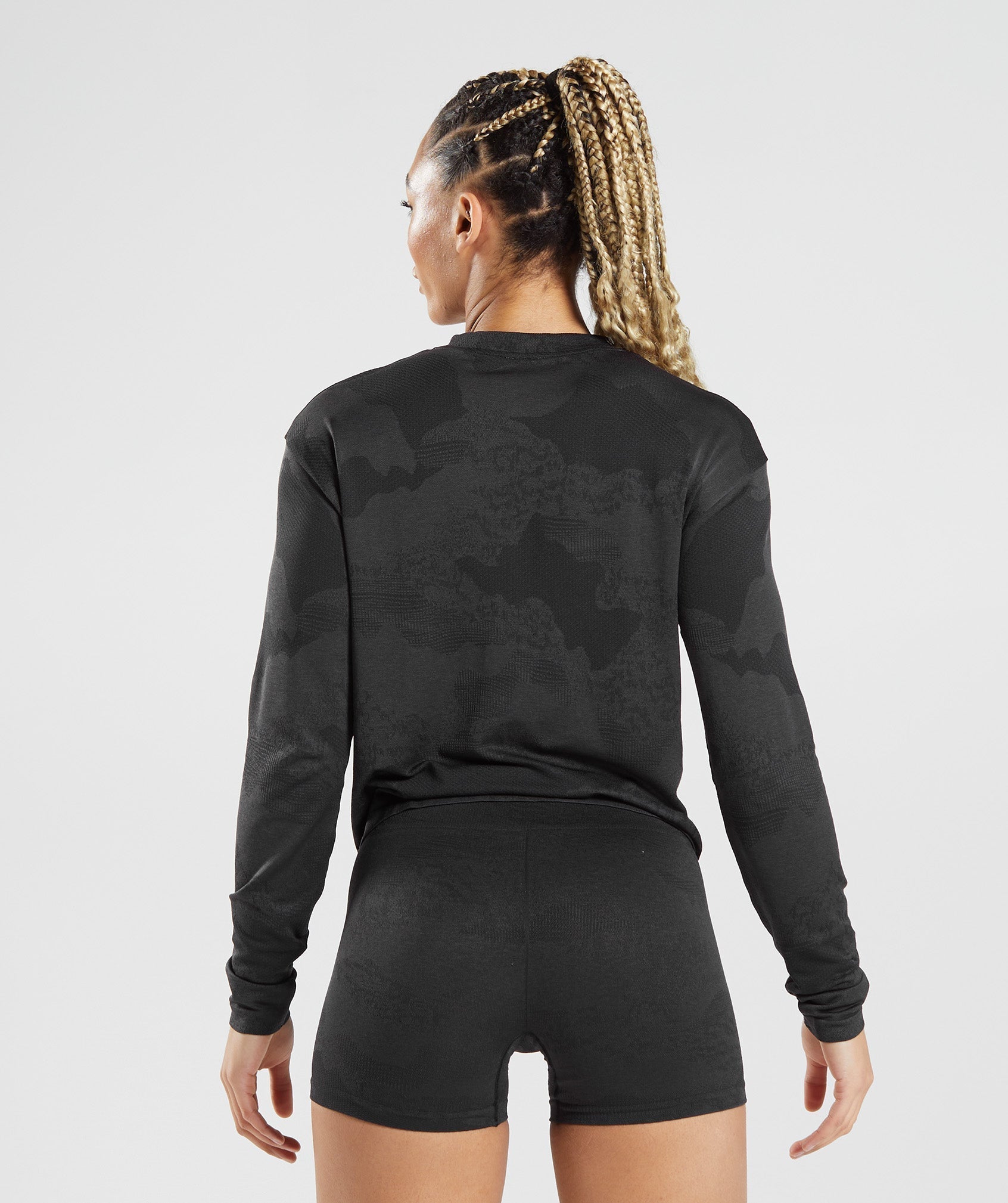 gymshark-adapt-camo-seamless-long-sleeve-top-black-ss23