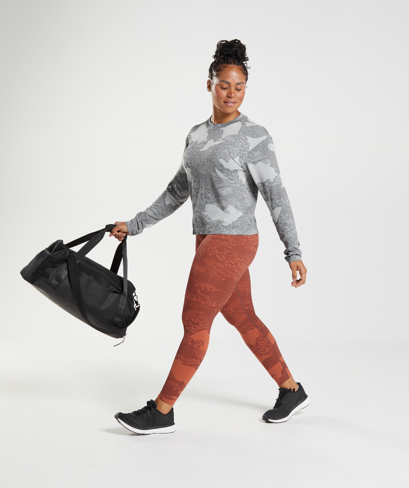 gymshark-adapt-camo-seamless-long-sleeve-top-light-grey-black-aw22