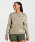 gymshark-adapt-camo-seamless-long-sleeve-top-pebble-grey-soul-brown-aw22