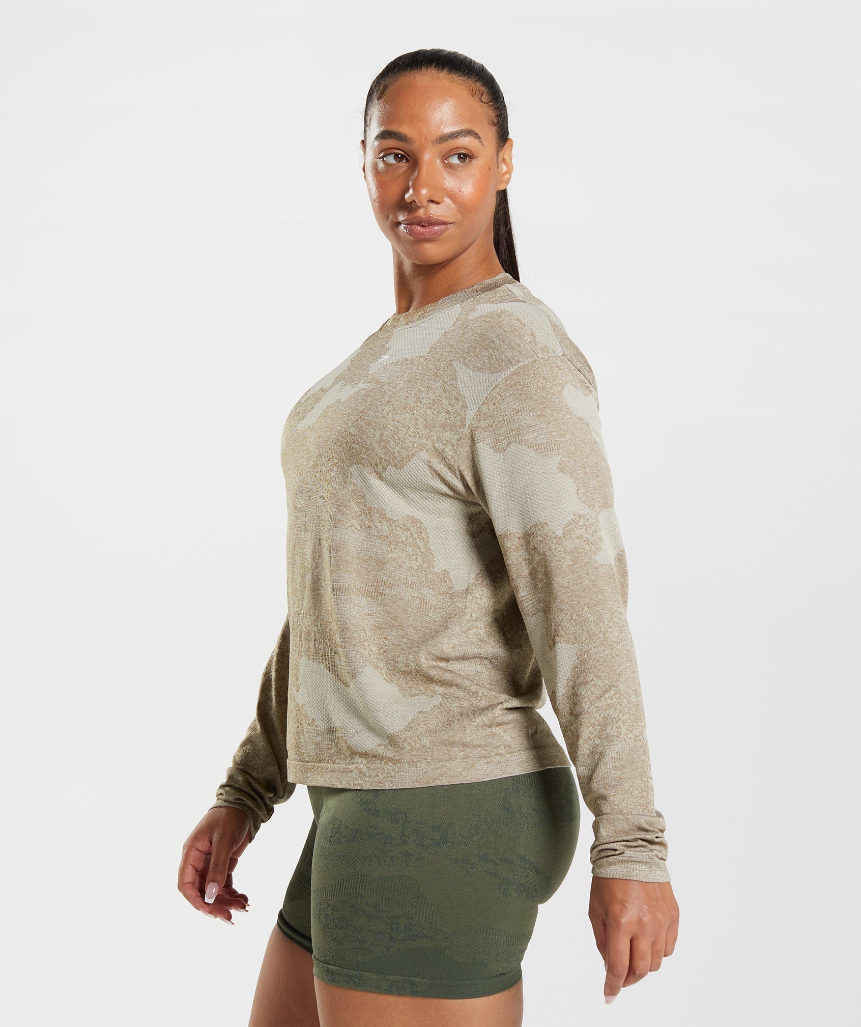 gymshark-adapt-camo-seamless-long-sleeve-top-pebble-grey-soul-brown-aw22