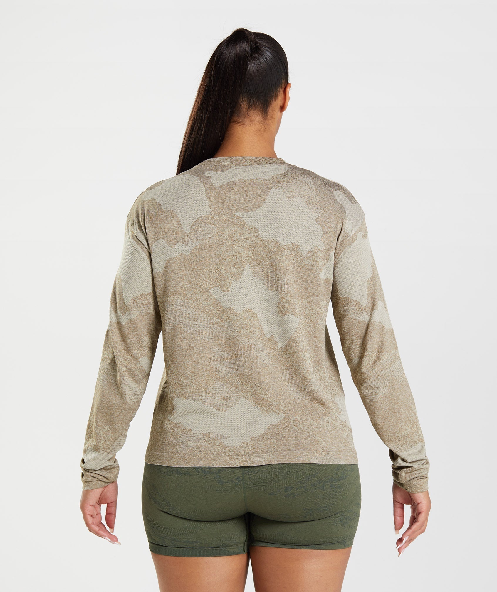 gymshark-adapt-camo-seamless-long-sleeve-top-pebble-grey-soul-brown-aw22
