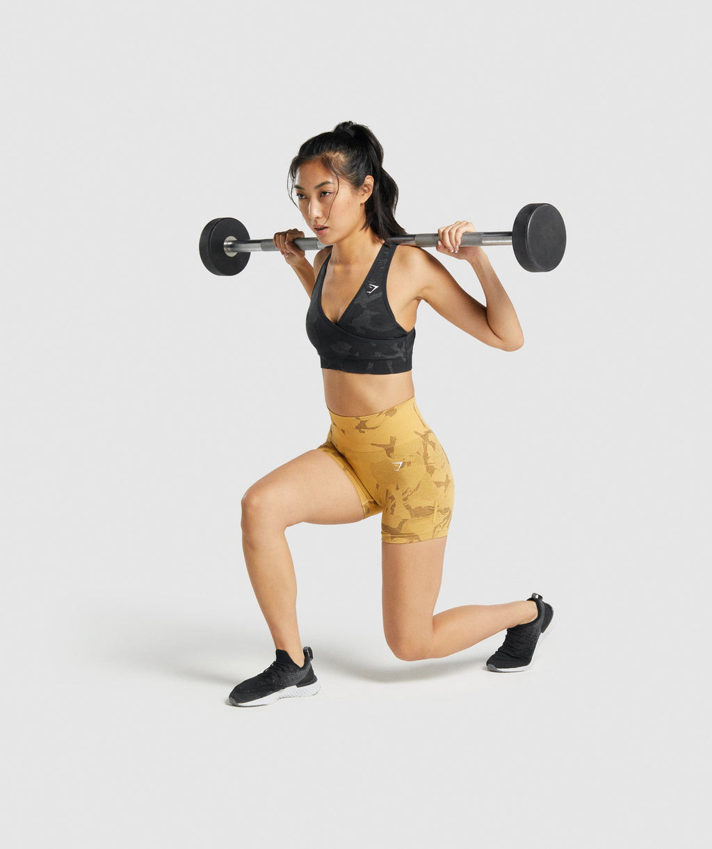 gymshark-adapt-camo-seamless-sports-bra-savanna-black-aw21