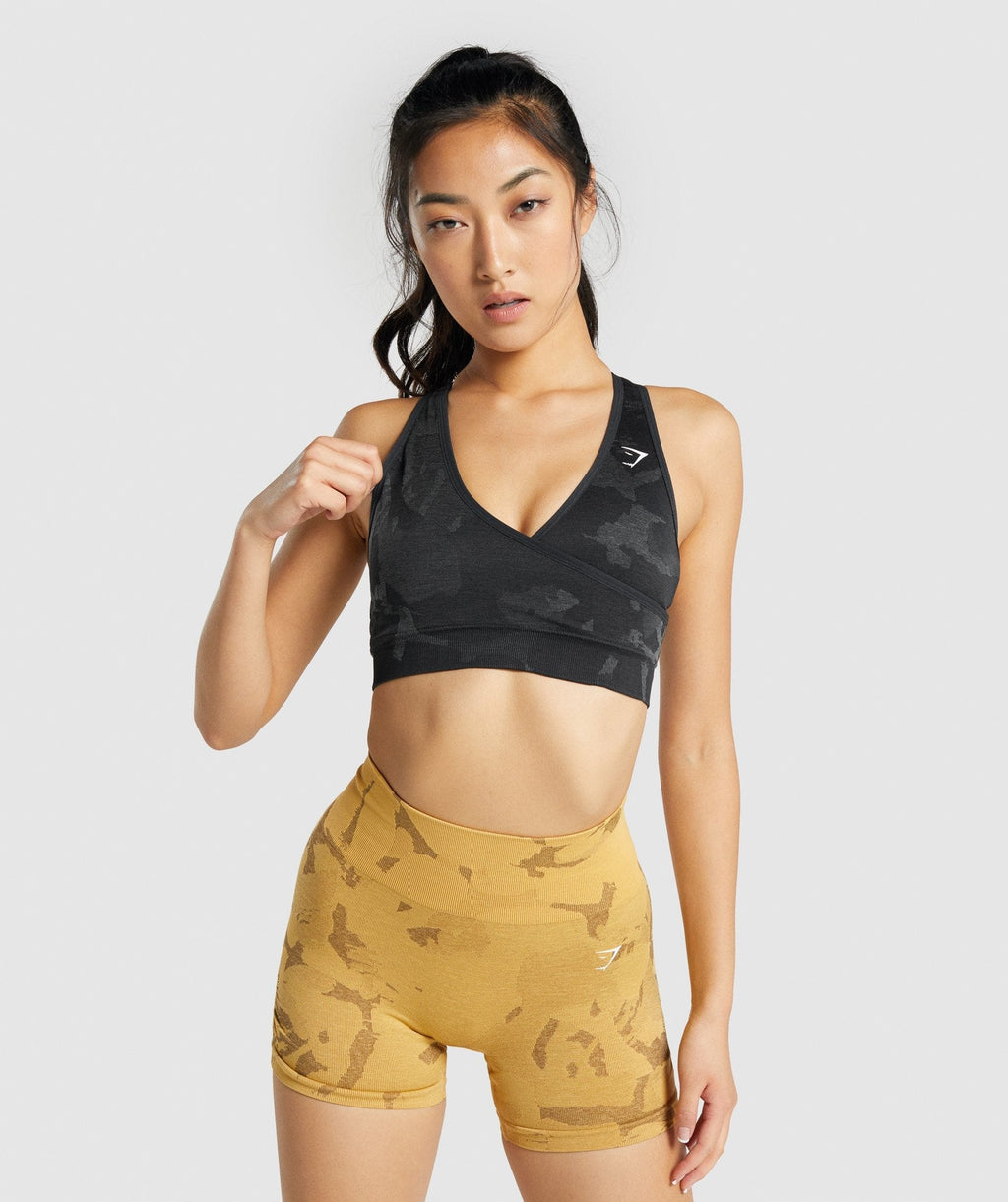 gymshark-adapt-camo-seamless-sports-bra-savanna-black-aw21