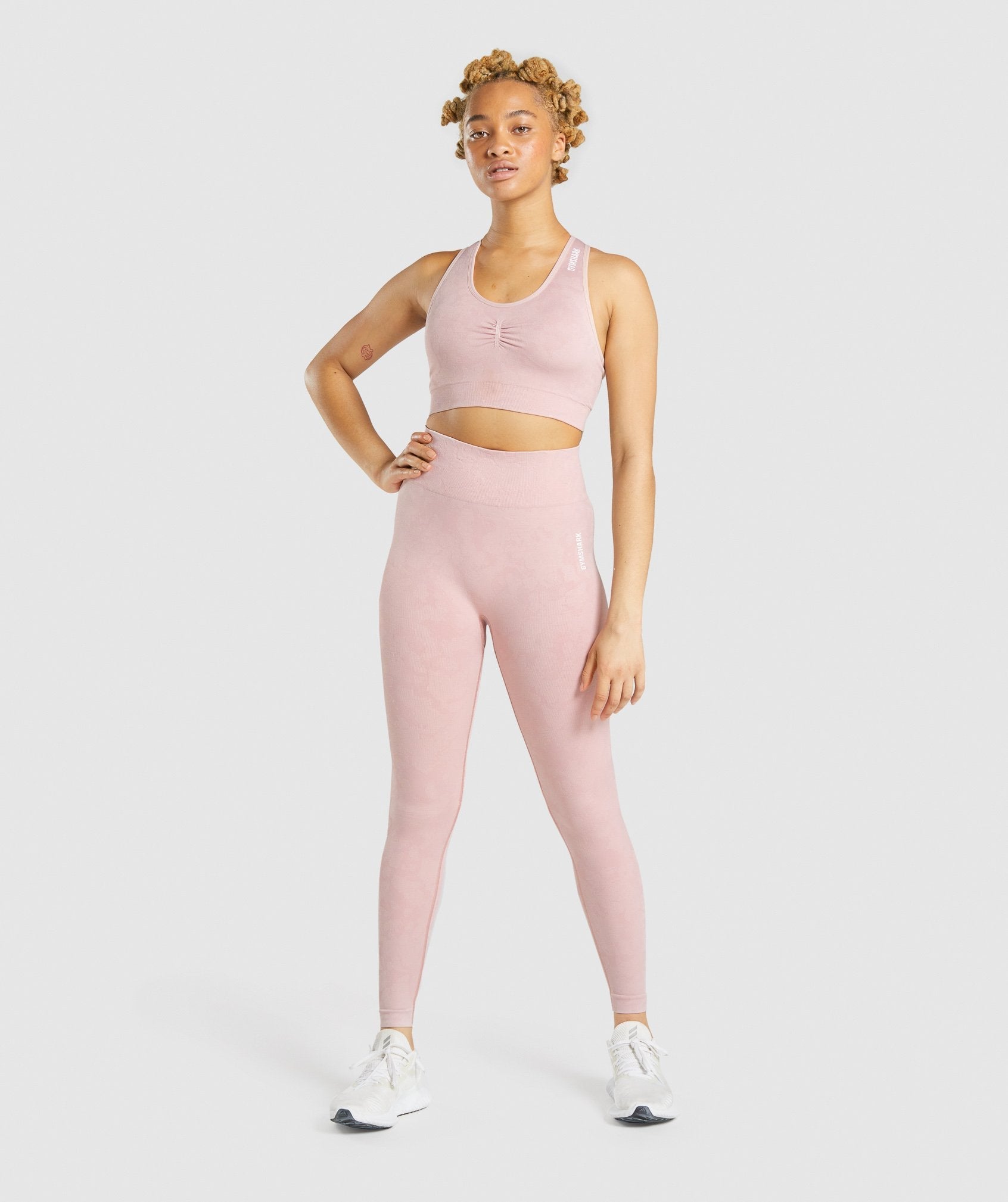 gymshark-adapt-camo-seamless-racer-back-sports-bra-light-pink