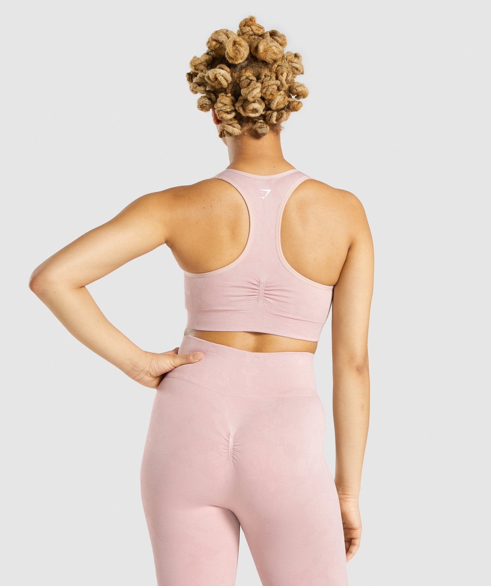 gymshark-adapt-camo-seamless-racer-back-sports-bra-light-pink