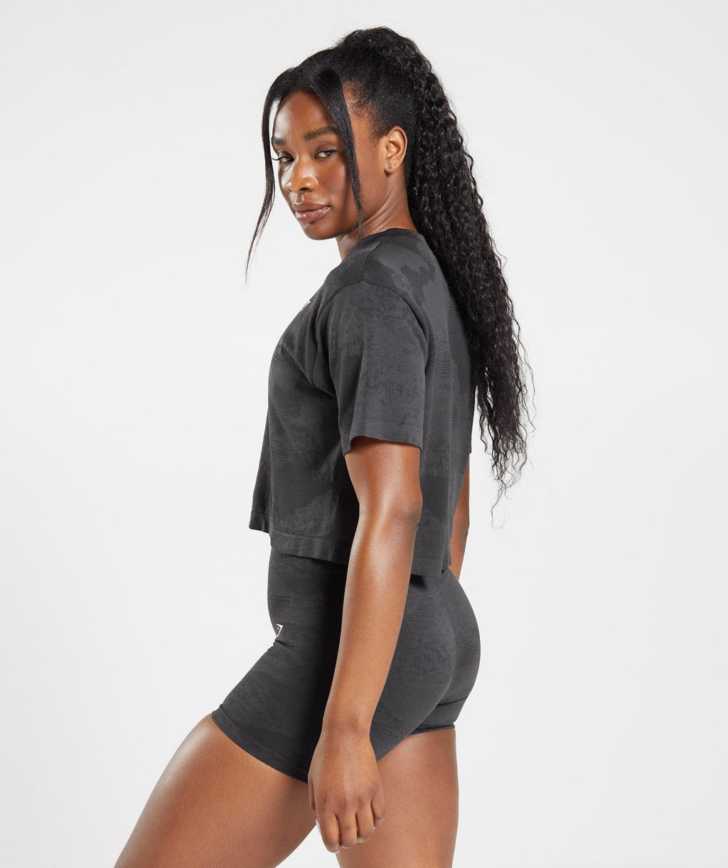 gymshark-adapt-camo-seamless-crop-top-black-onyx-grey-ss23