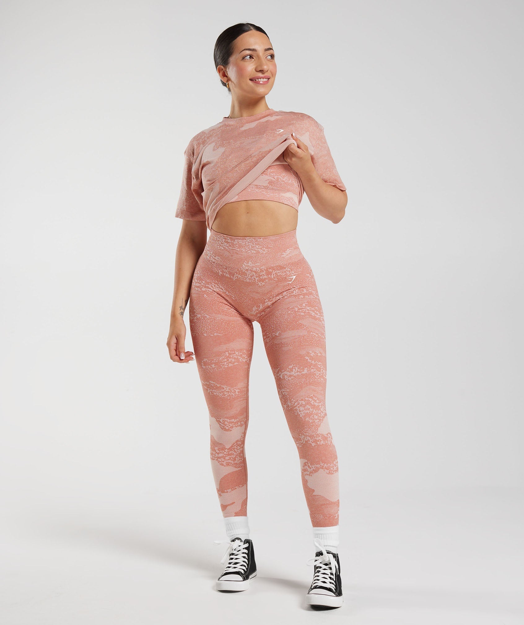 gymshark-adapt-camo-seamless-crop-top-misty-pink-hazy-pink-ss23