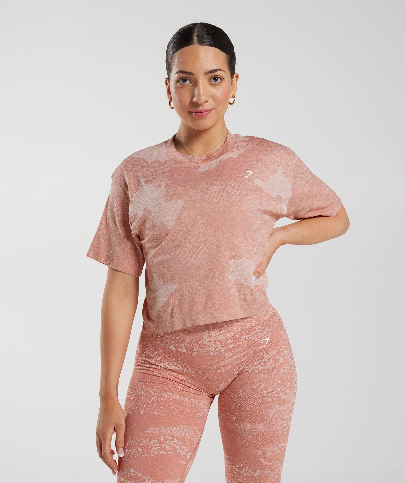 gymshark-adapt-camo-seamless-crop-top-misty-pink-hazy-pink-ss23