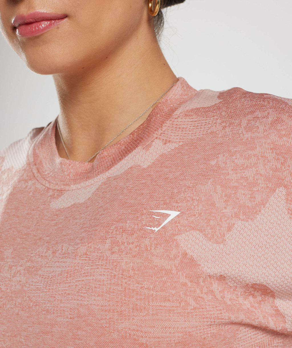 gymshark-adapt-camo-seamless-crop-top-misty-pink-hazy-pink-ss23