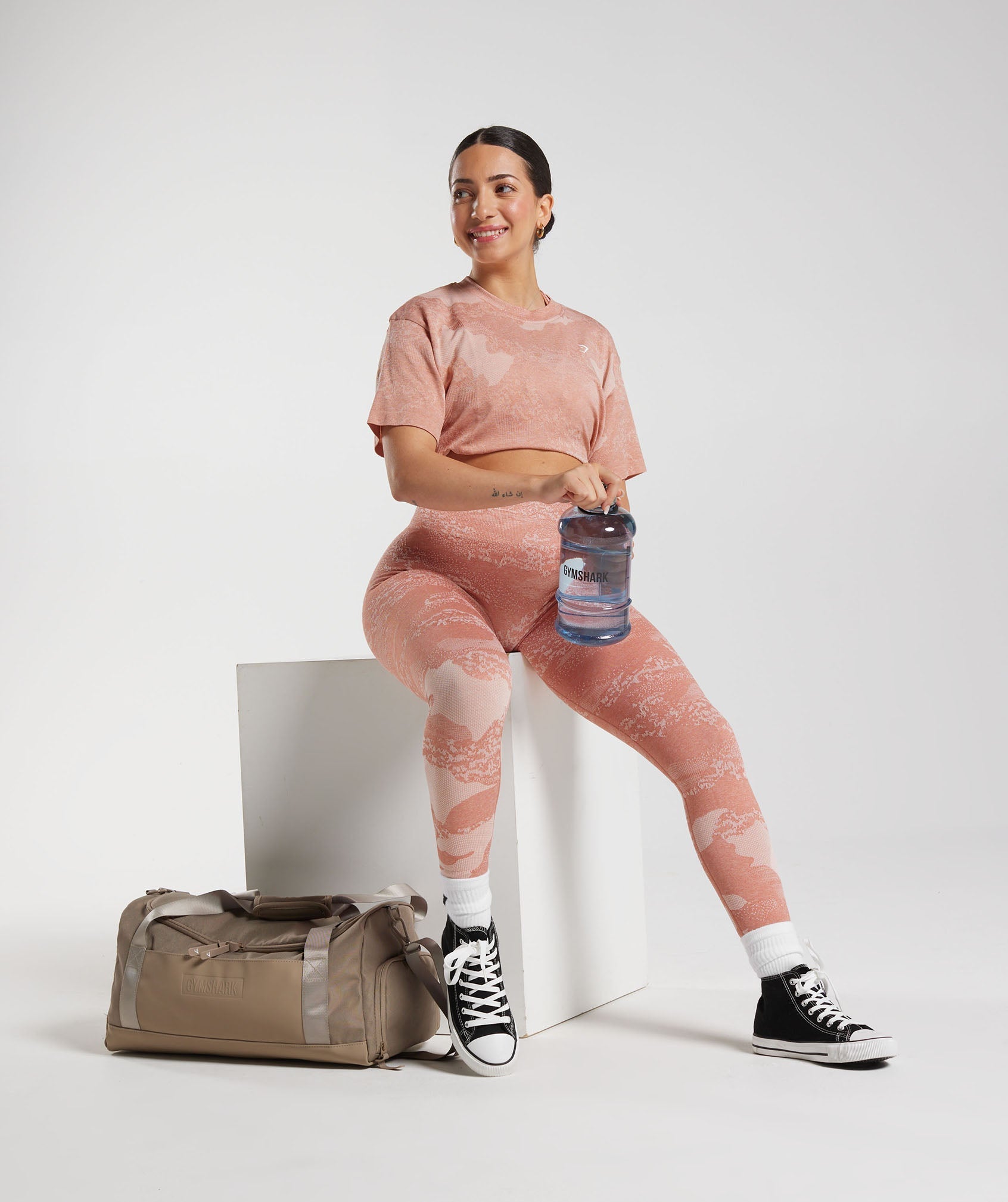 gymshark-adapt-camo-seamless-crop-top-misty-pink-hazy-pink-ss23