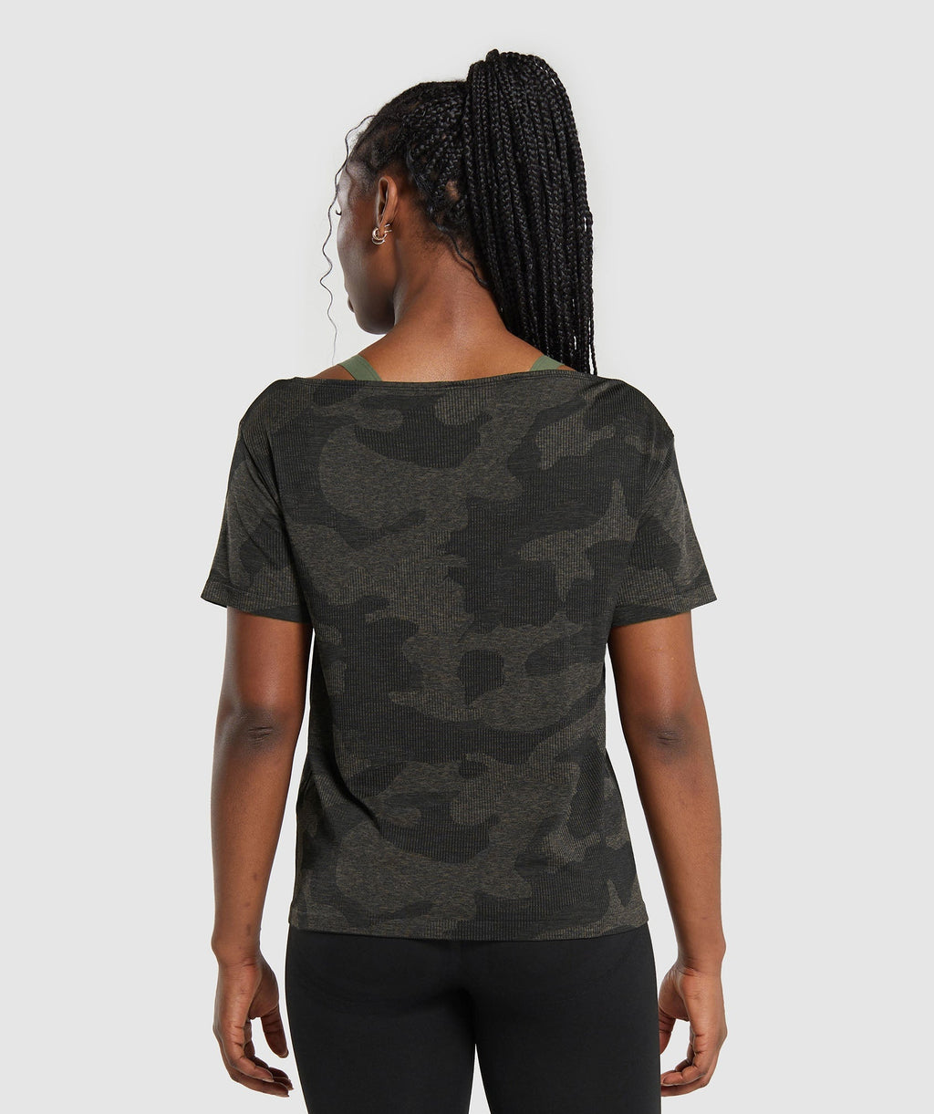 gymshark-adapt-camo-seamless-t-shirt-black-camo-brown-ss24