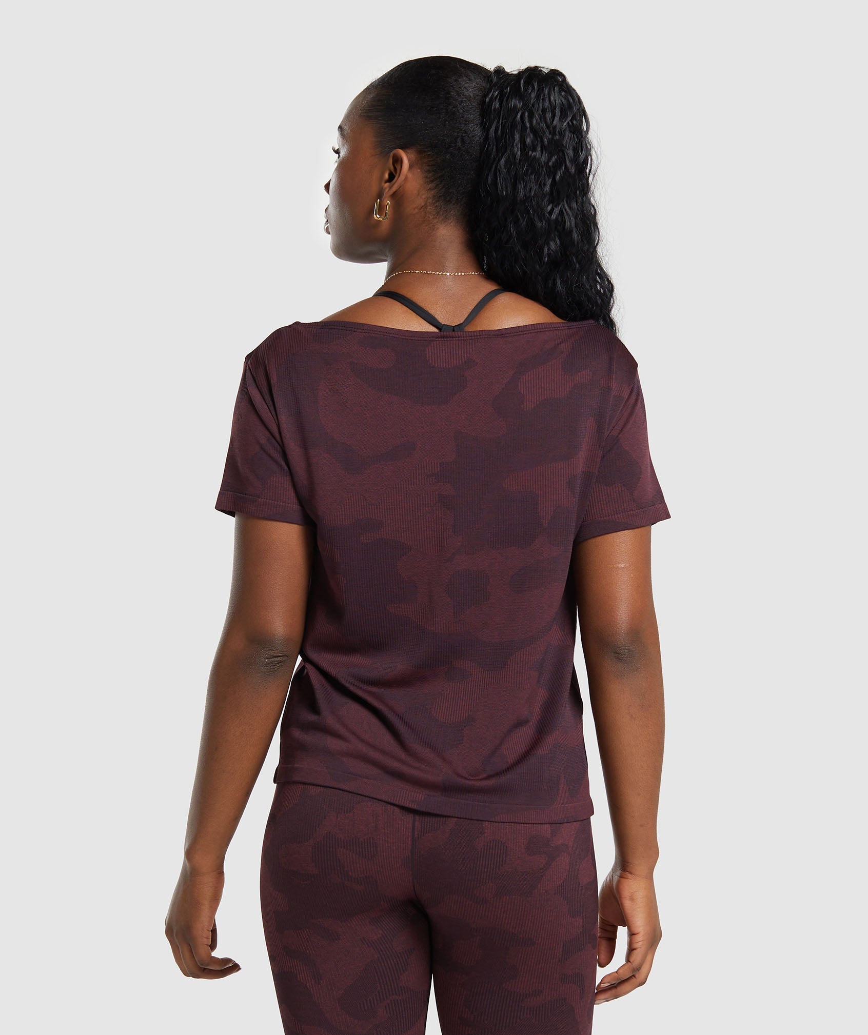 gymshark-adapt-camo-seamless-t-shirt-plum-brown-burgundy-brown-ss24
