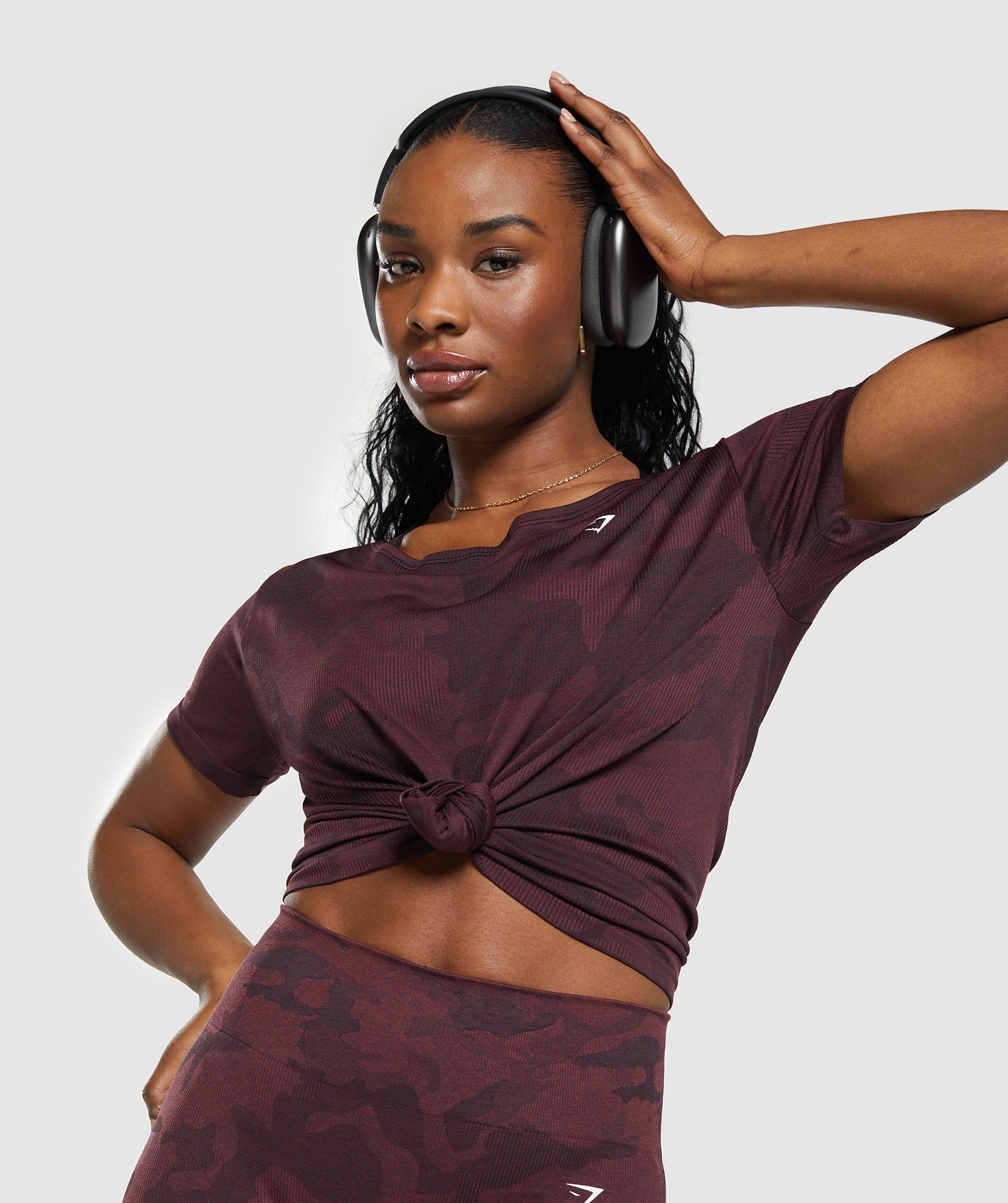gymshark-adapt-camo-seamless-t-shirt-plum-brown-burgundy-brown-ss24