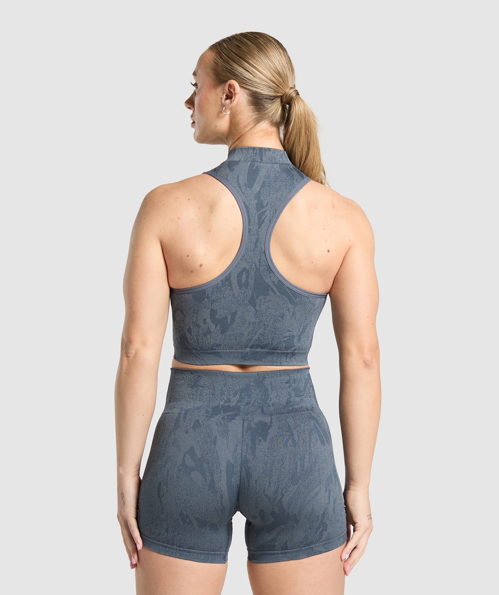 gymshark-adapt-camo-seamless-zip-up-crop-top-titanium-blue-denim-grey-ss25