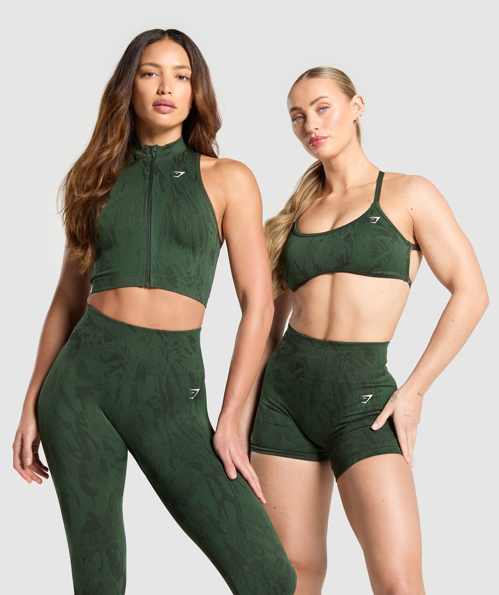 gymshark-adapt-camo-seamless-zip-up-crop-top-trail-green-classic-green-ss25