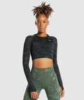 gymshark-adapt-camo-seamless-long-sleeve-crop-top-savanna-black-aw21