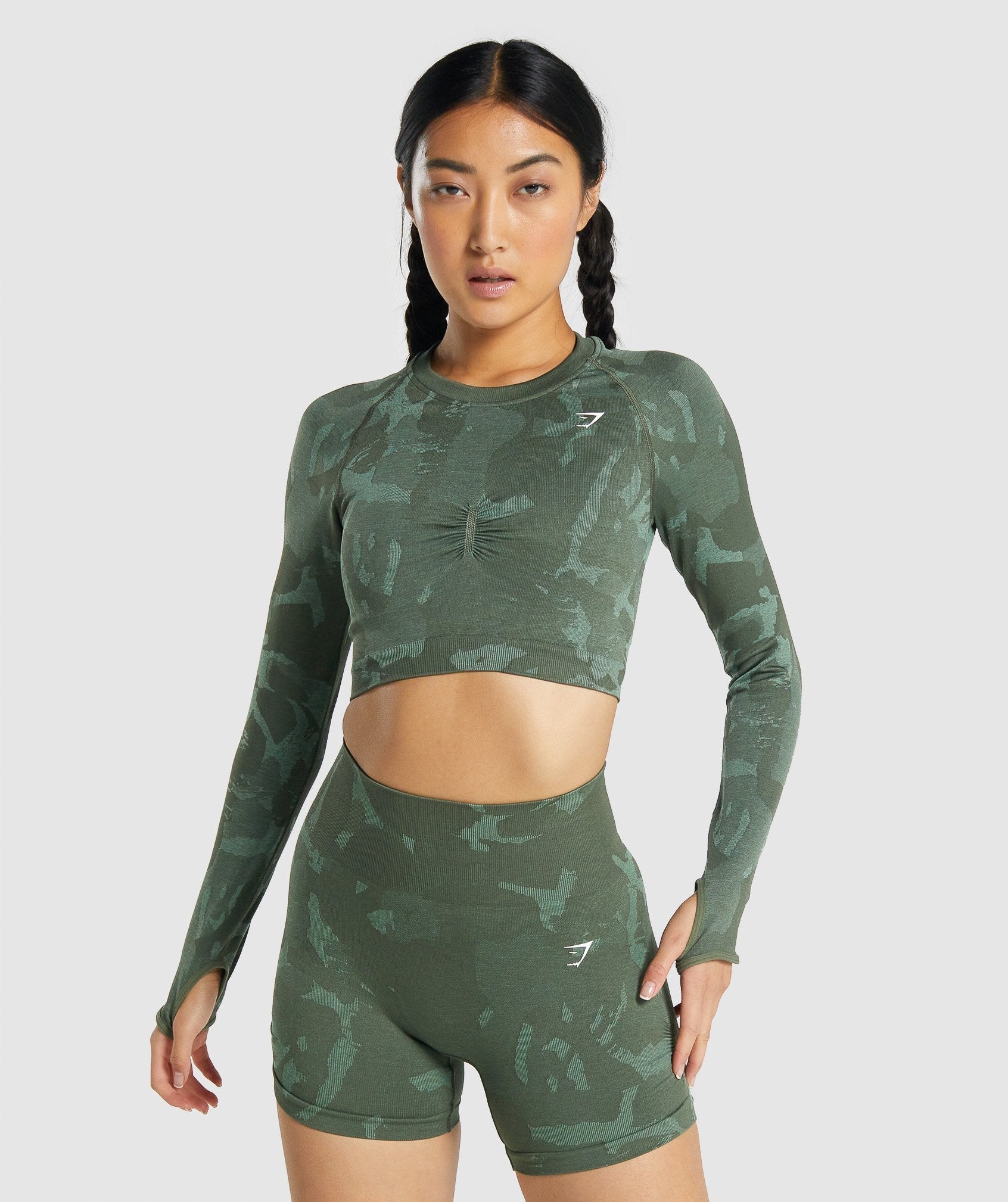 gymshark-adapt-camo-seamless-long-sleeve-crop-top-savanna-green-aw21