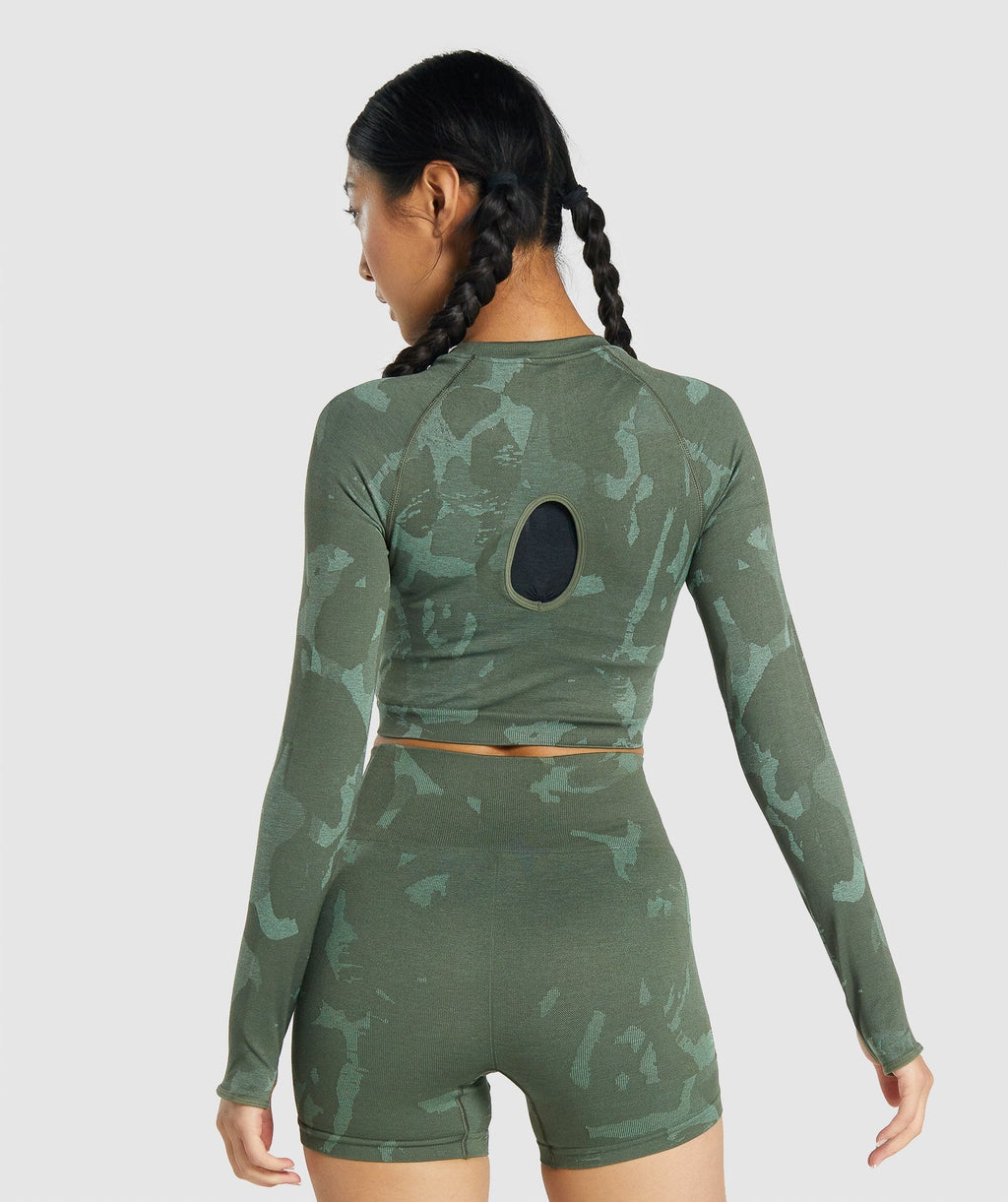 gymshark-adapt-camo-seamless-long-sleeve-crop-top-savanna-green-aw21