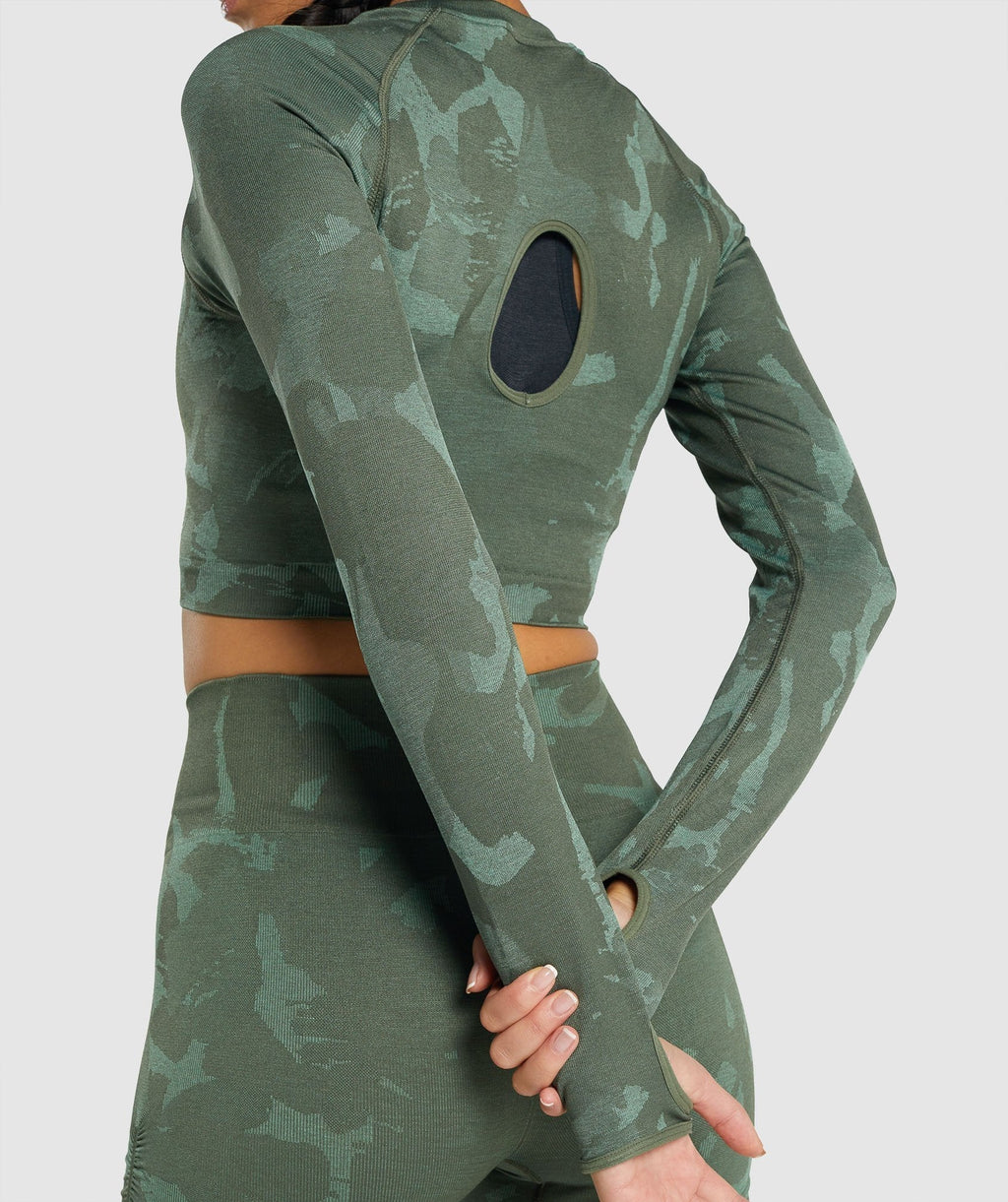 gymshark-adapt-camo-seamless-long-sleeve-crop-top-savanna-green-aw21