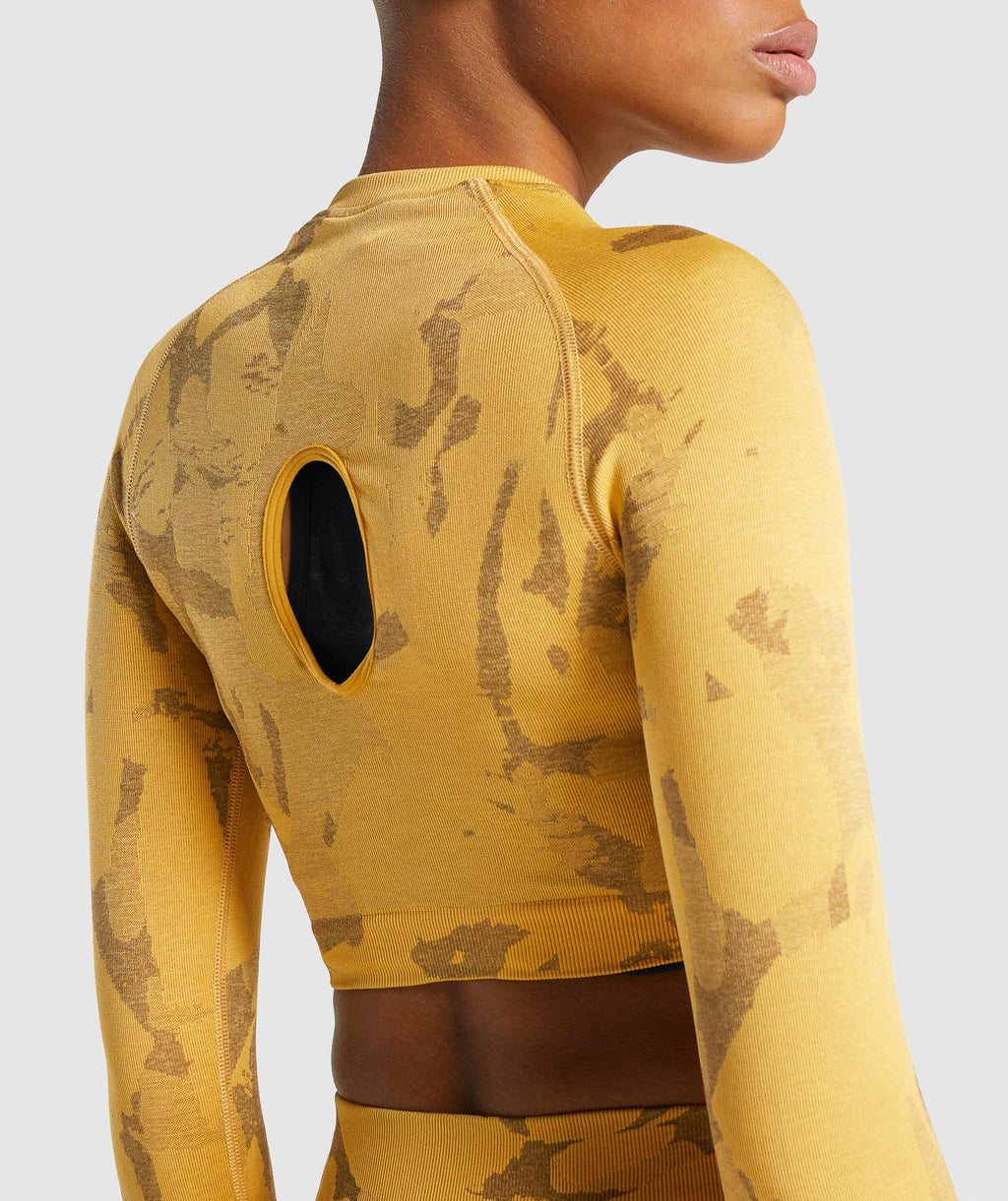 gymshark-adapt-camo-seamless-long-sleeve-crop-top-savanna-yellow-aw21