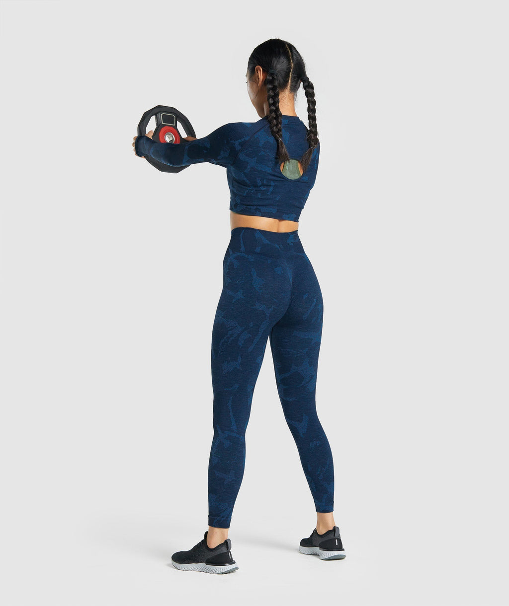gymshark-adapt-camo-seamless-long-sleeve-crop-top-savanna-navy-aw21