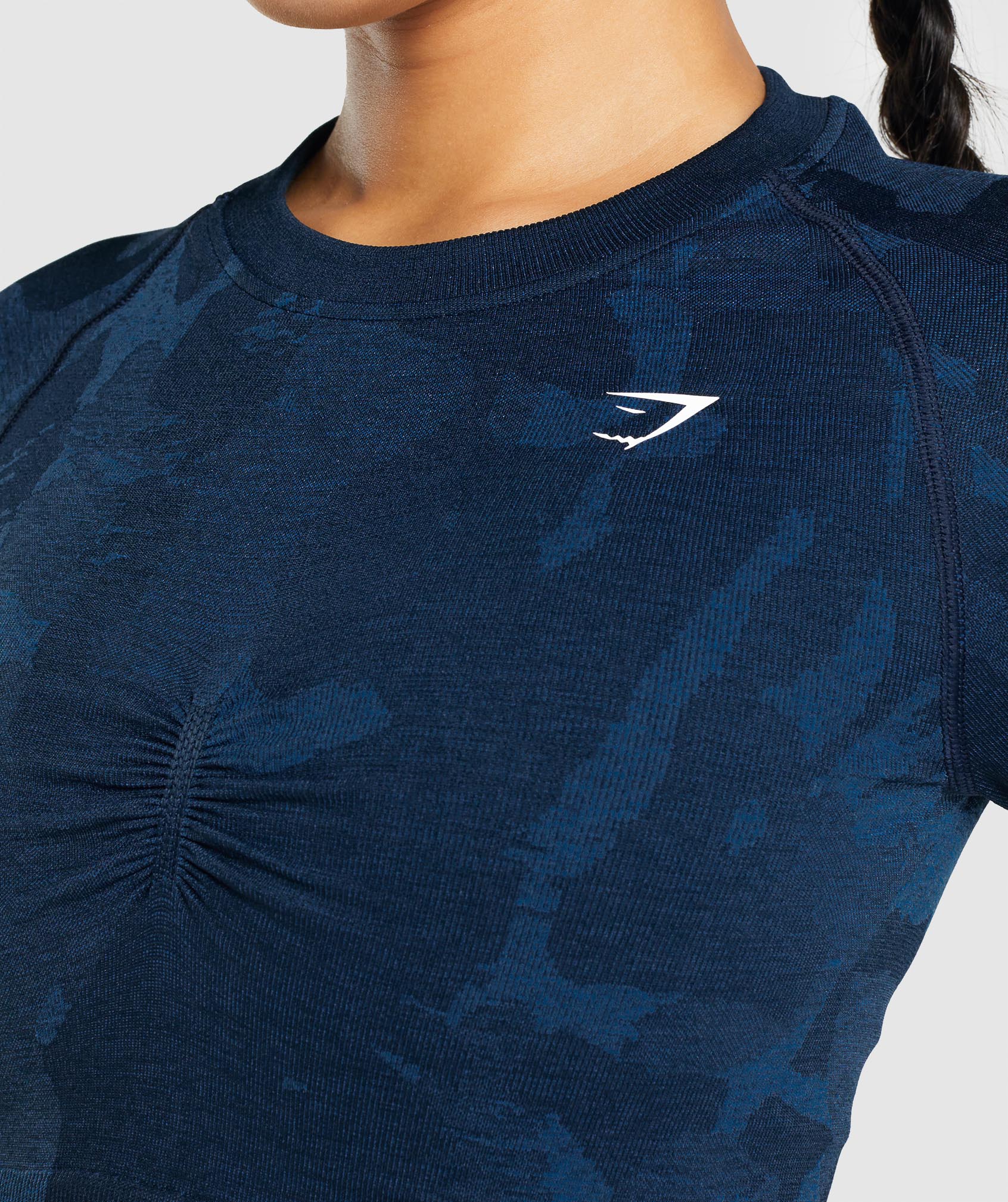gymshark-adapt-camo-seamless-long-sleeve-crop-top-savanna-navy-aw21