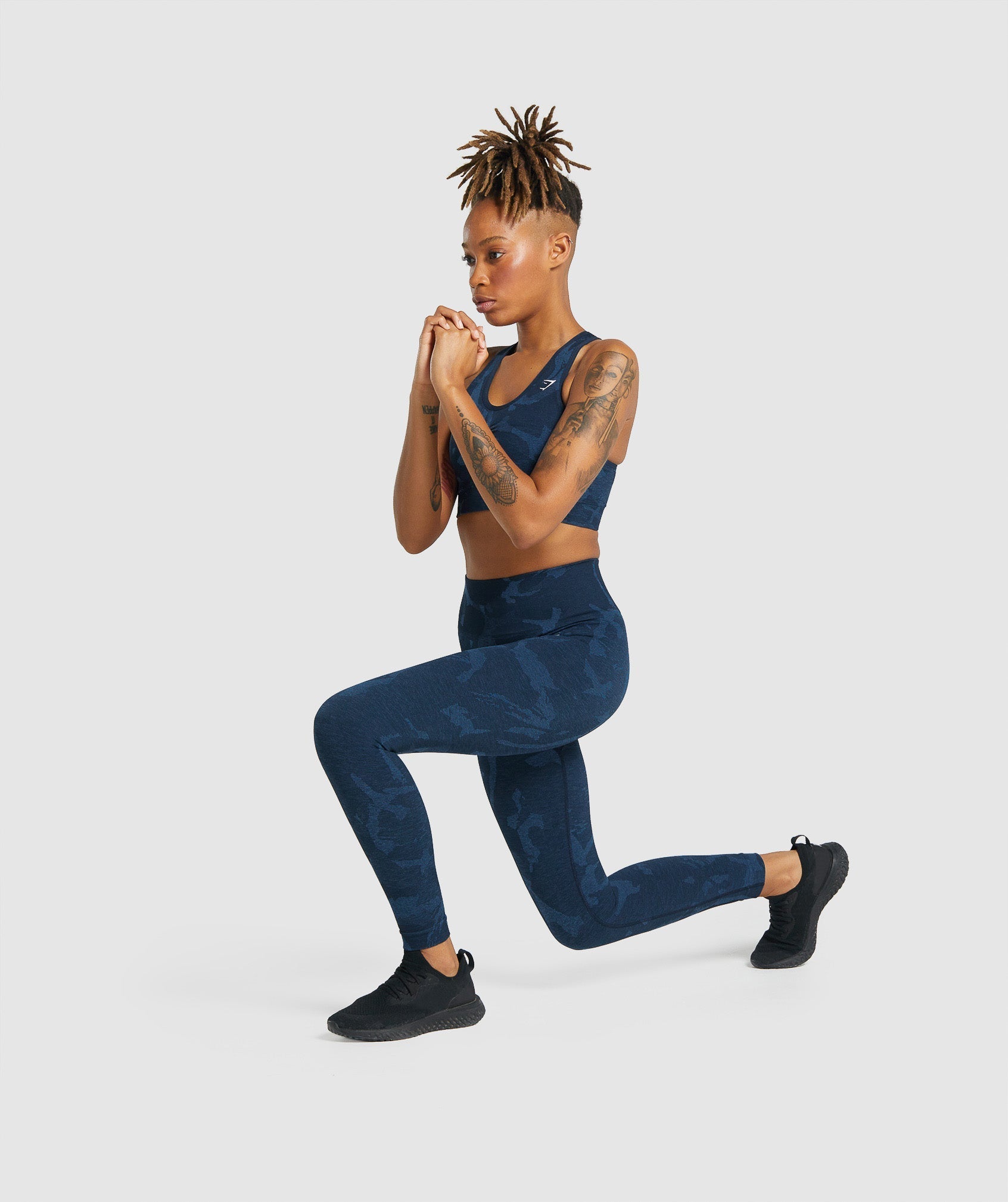 gymshark-adapt-camo-seamless-leggings-savanna-navy-aw21