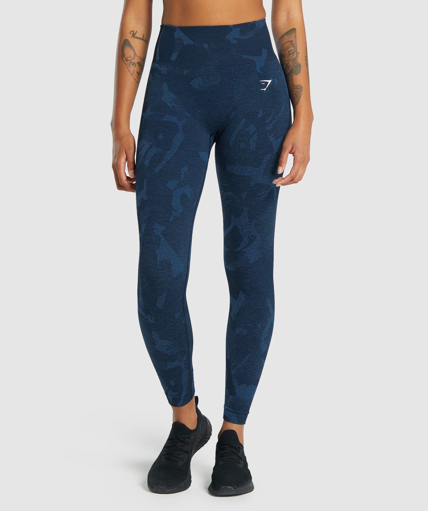 gymshark-adapt-camo-seamless-leggings-savanna-navy-aw21