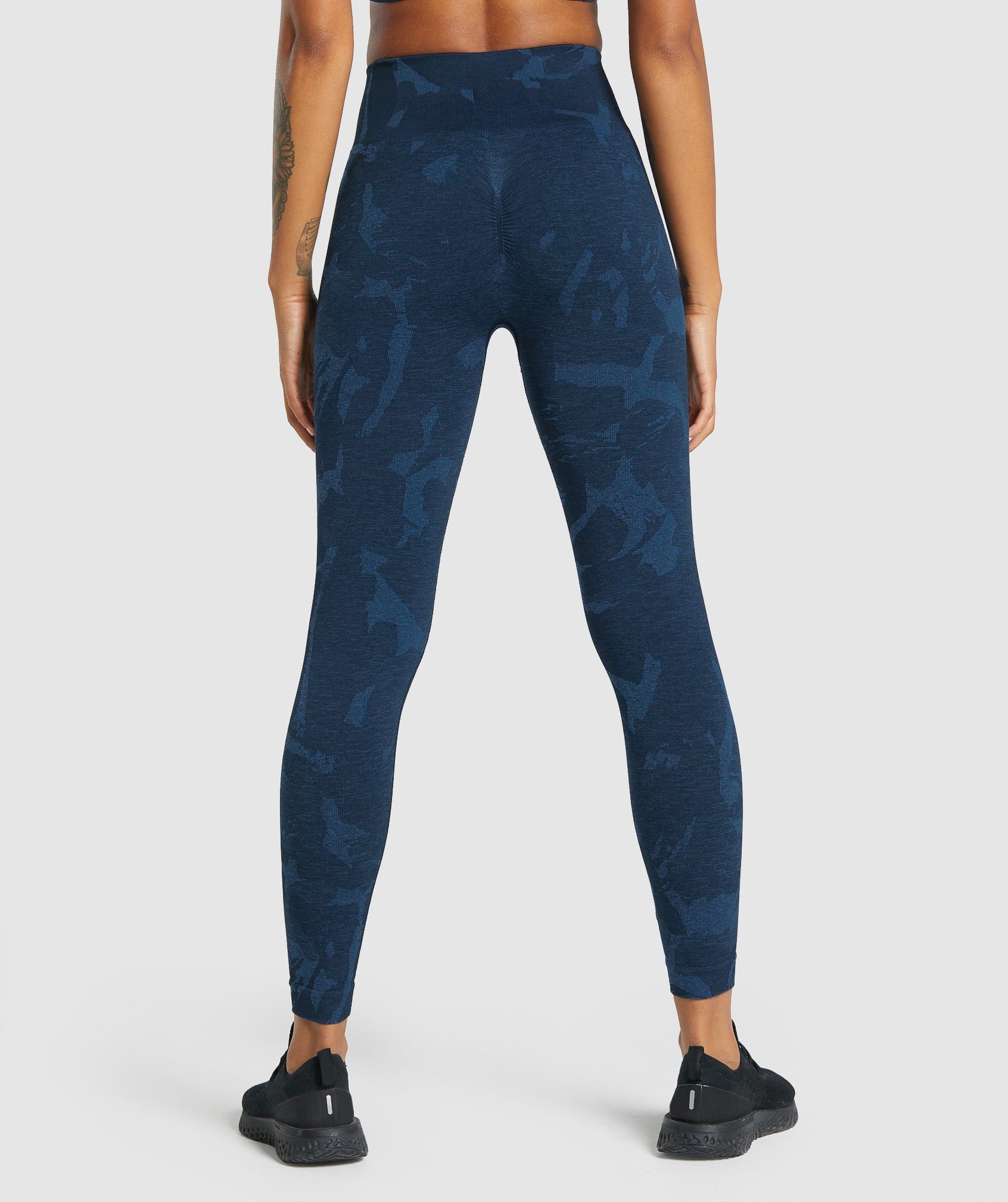 gymshark-adapt-camo-seamless-leggings-savanna-navy-aw21