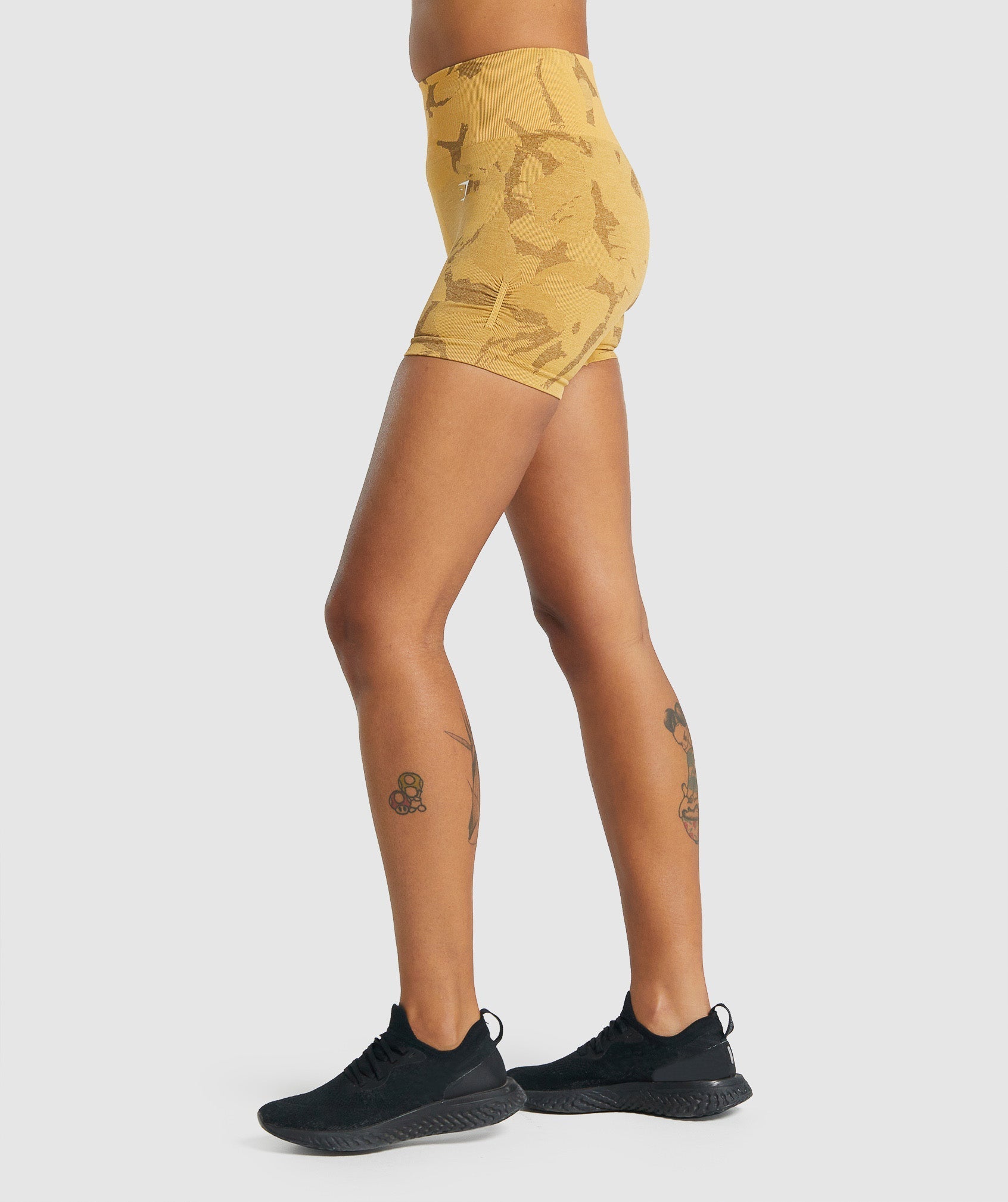 gymshark-adapt-camo-seamless-shorts-savanna-yellow-aw21