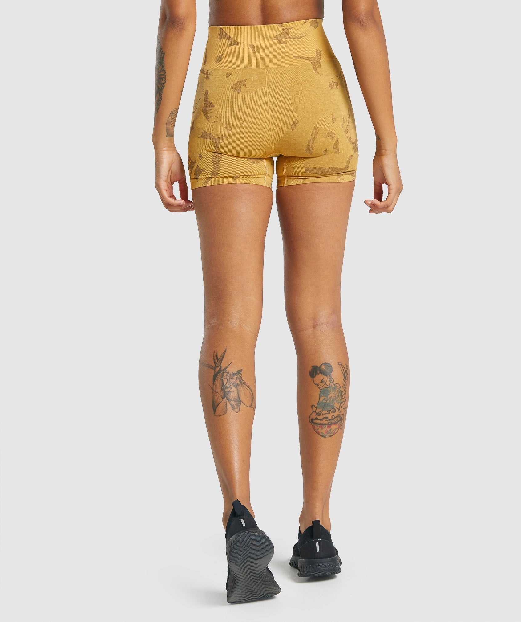 gymshark-adapt-camo-seamless-shorts-savanna-yellow-aw21