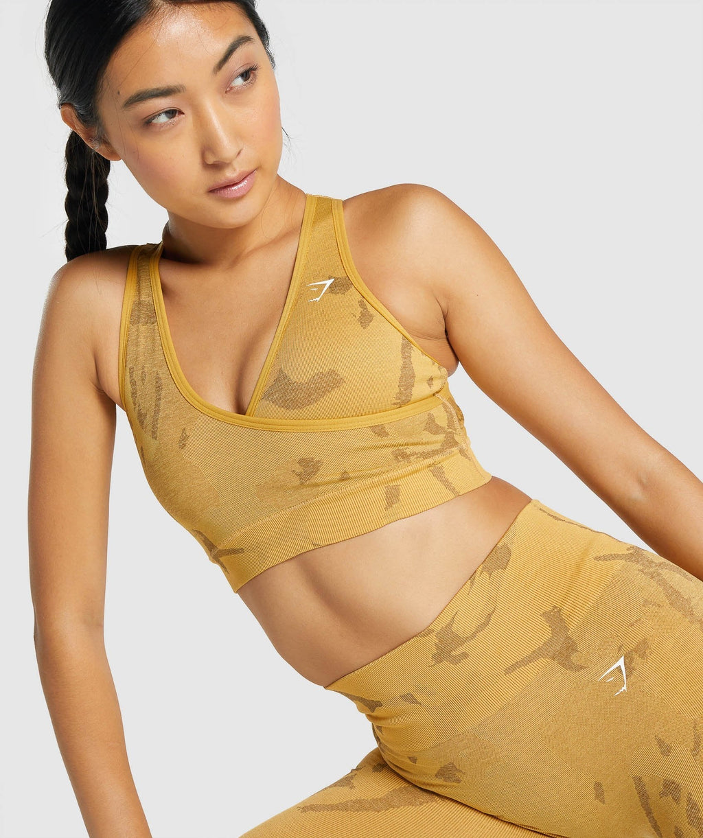 gymshark-adapt-camo-seamless-sports-bra-savanna-yellow-aw21