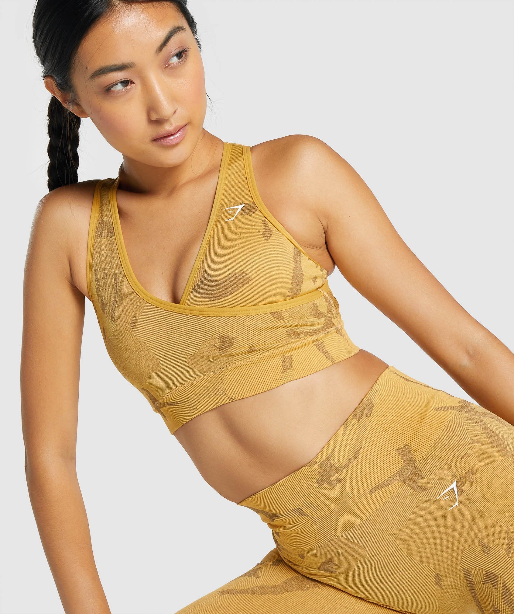 gymshark-adapt-camo-seamless-sports-bra-savanna-yellow-aw21