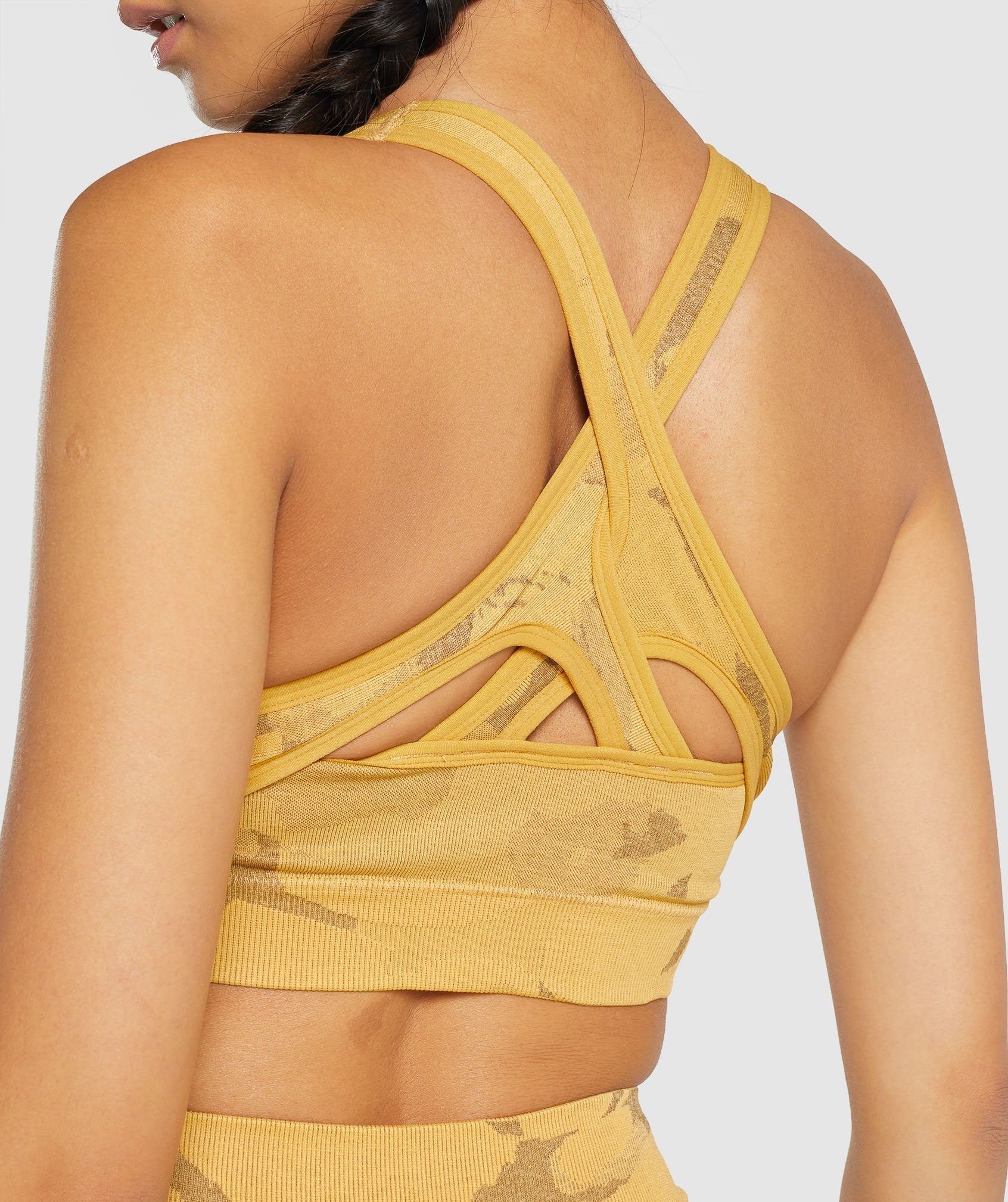 gymshark-adapt-camo-seamless-sports-bra-savanna-yellow-aw21