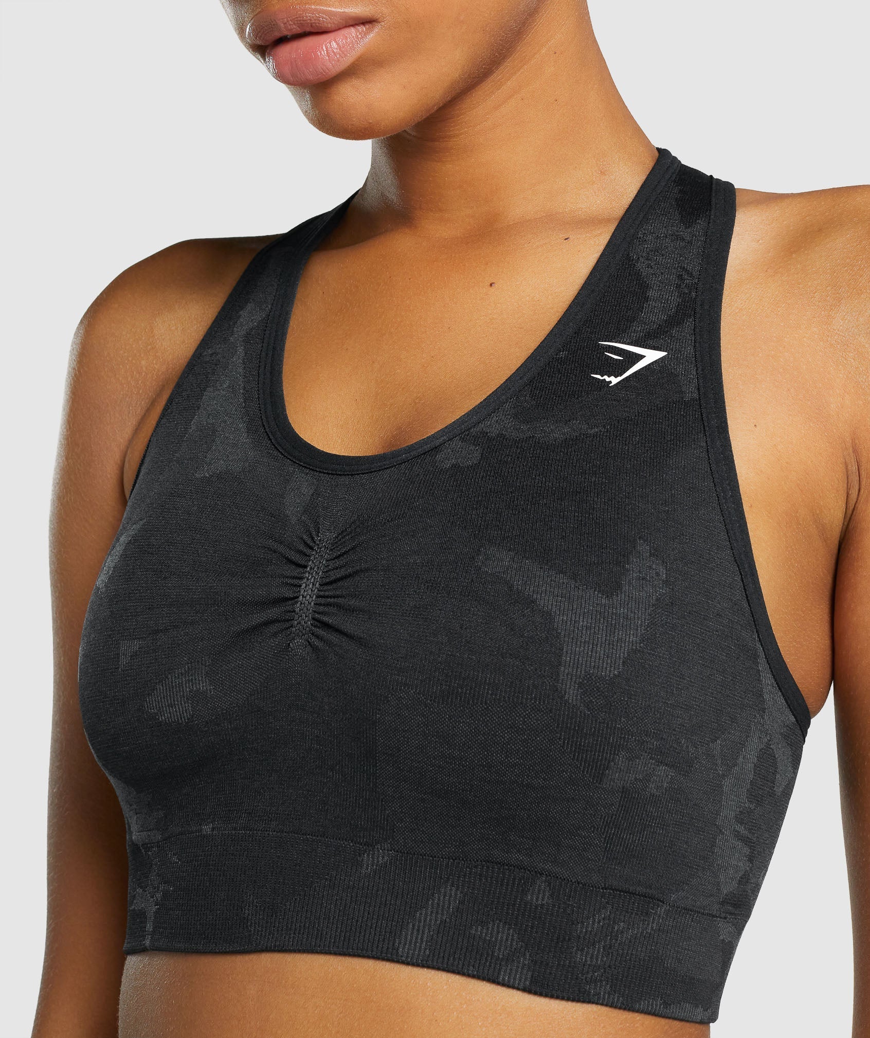 gymshark-adapt-camo-seamless-racer-back-sports-bra-savanna-black-aw21