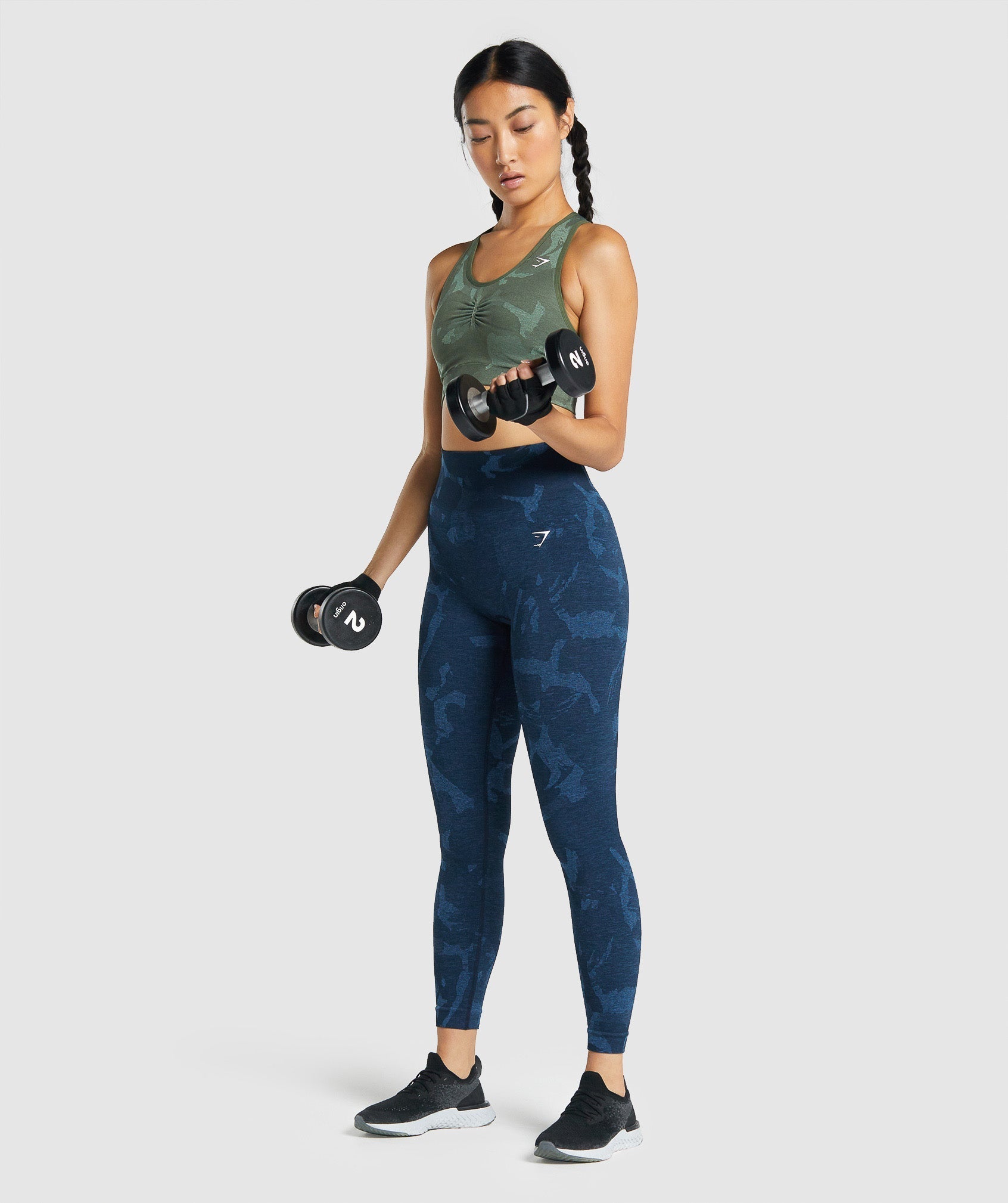 gymshark-adapt-camo-seamless-racer-back-sports-bra-savanna-green-aw21