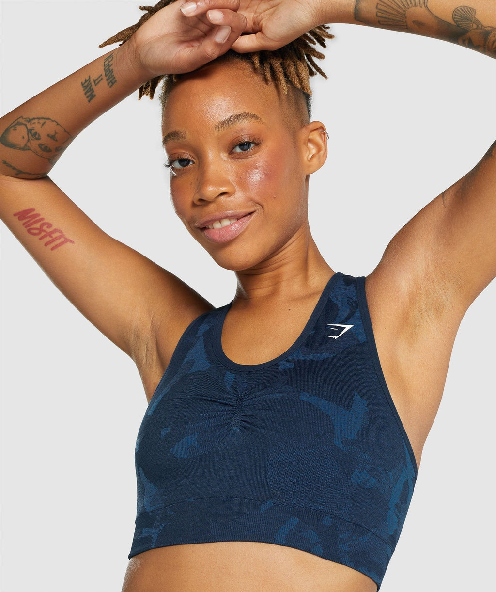 gymshark-adapt-camo-seamless-racer-back-sports-bra-savanna-navy-aw21