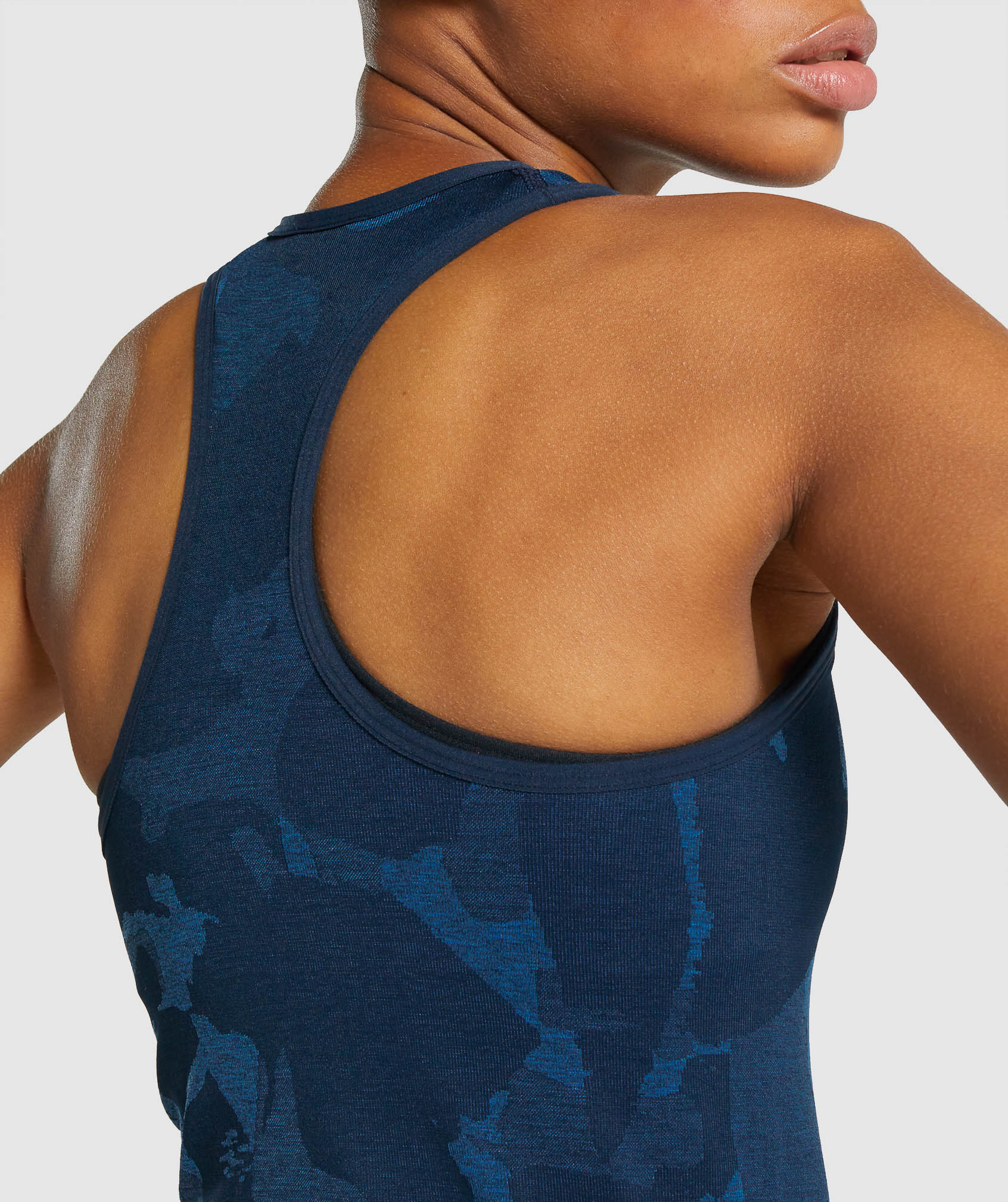 gymshark-adapt-camo-seamless-tank-savanna-navy-aw21