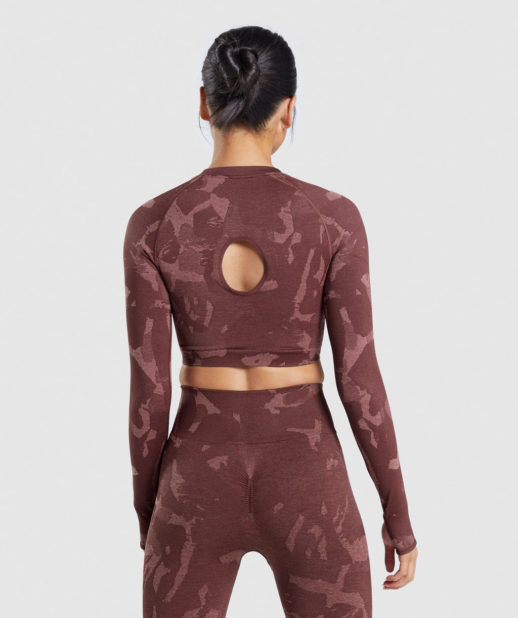 gymshark-adapt-camo-seamless-long-sleeve-crop-top-savanna-cherry-brown-ss22