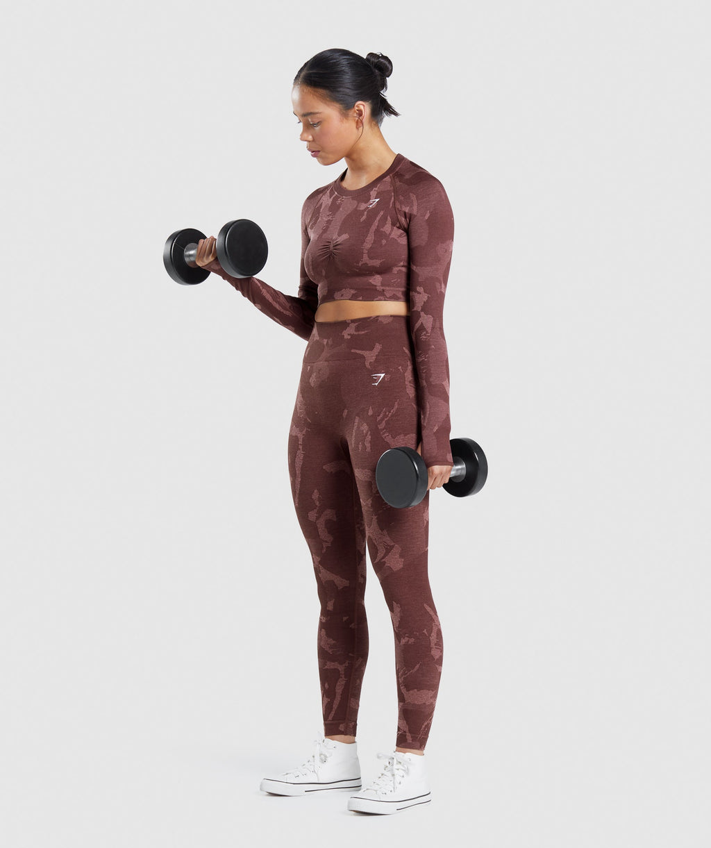 gymshark-adapt-camo-seamless-long-sleeve-crop-top-savanna-cherry-brown-ss22