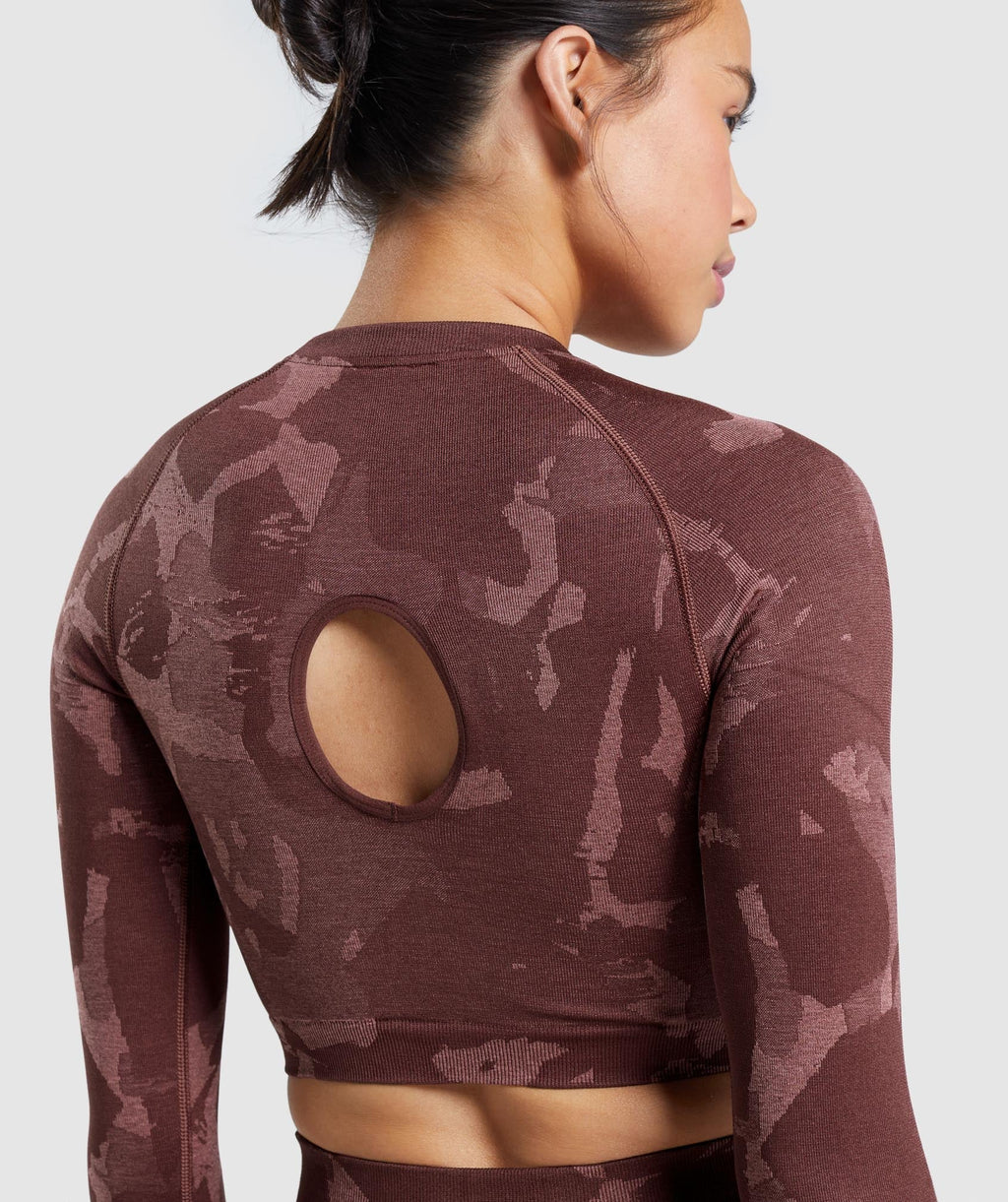 gymshark-adapt-camo-seamless-long-sleeve-crop-top-savanna-cherry-brown-ss22