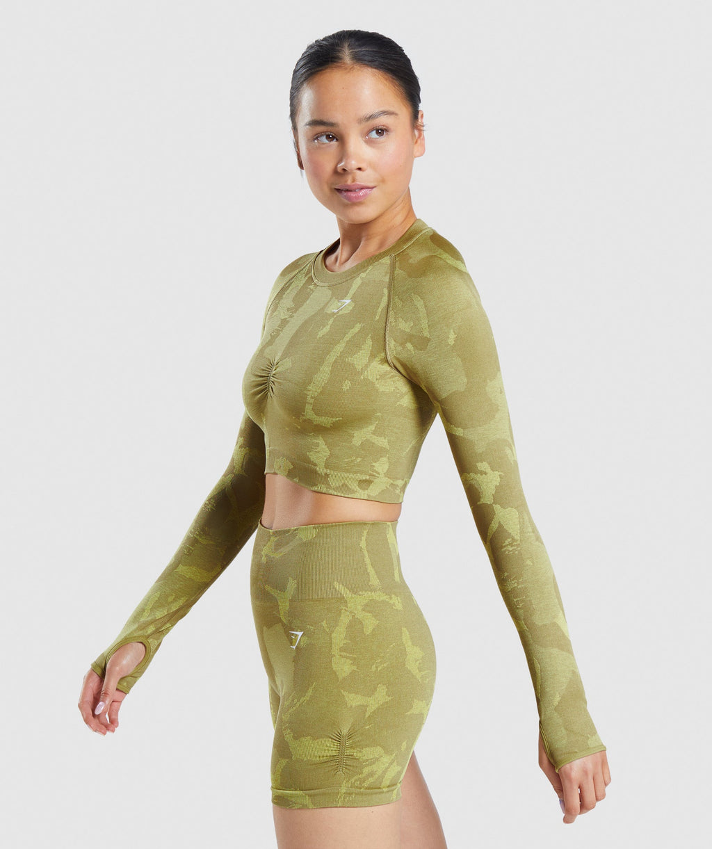 gymshark-adapt-camo-seamless-long-sleeve-crop-top-savanna-griffin-green-ss22
