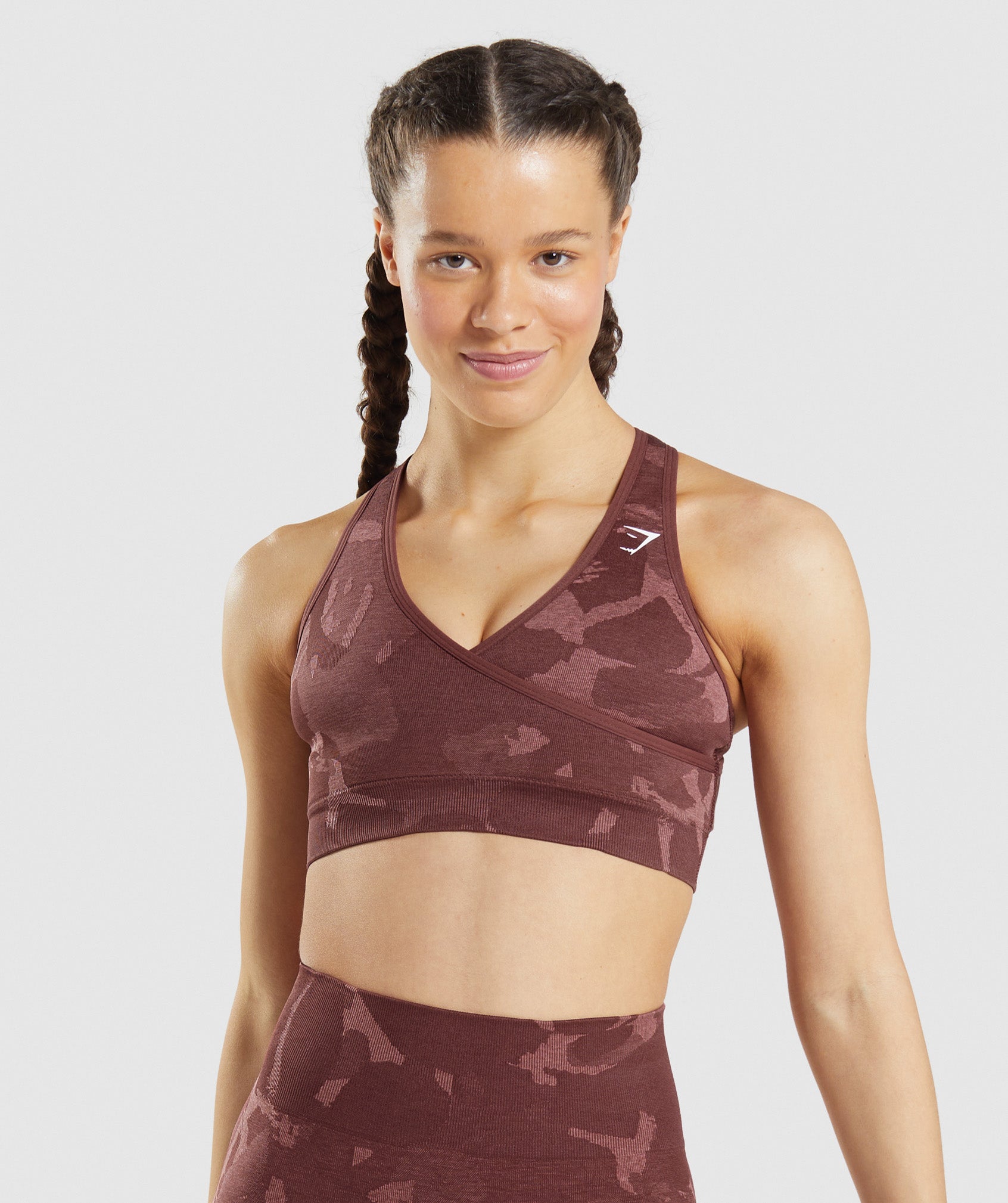 gymshark-adapt-camo-seamless-sports-bra-savanna-cherry-brown-ss22