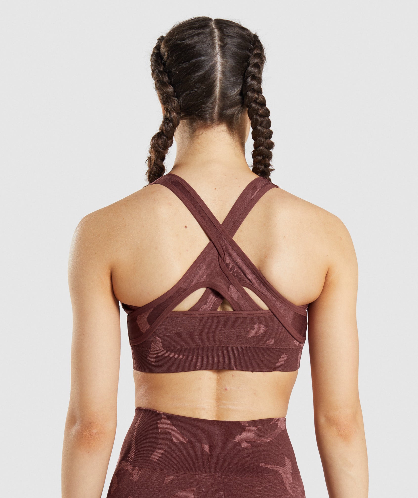 gymshark-adapt-camo-seamless-sports-bra-savanna-cherry-brown-ss22