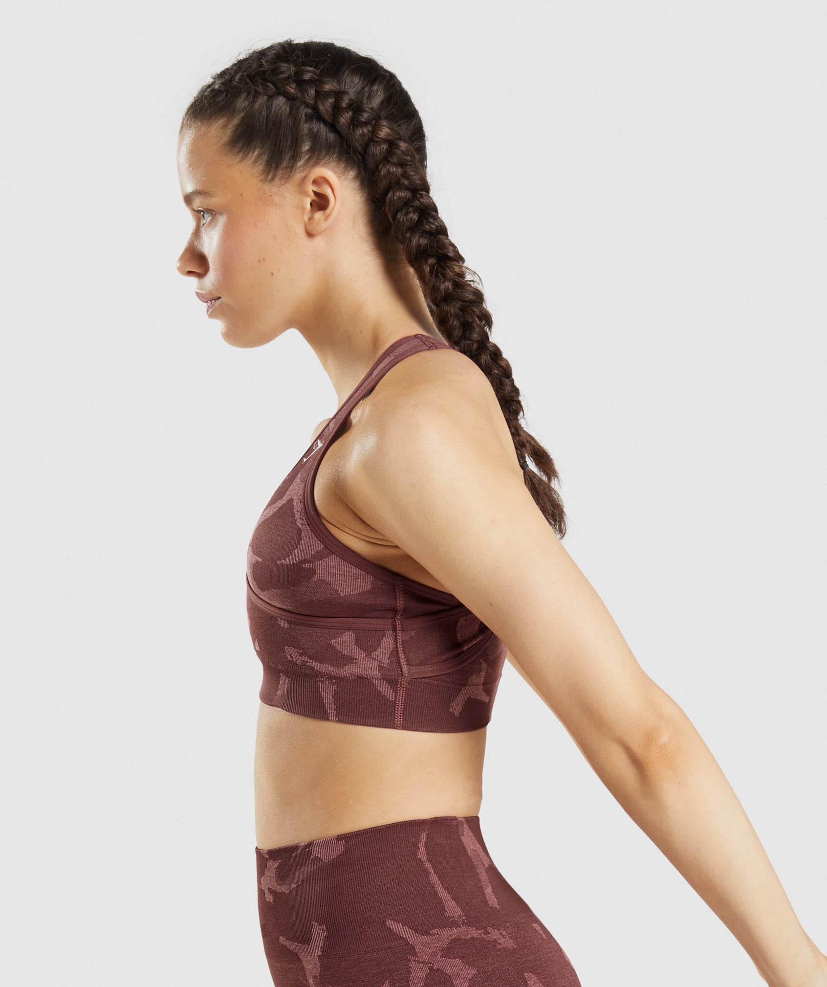 gymshark-adapt-camo-seamless-sports-bra-savanna-cherry-brown-ss22