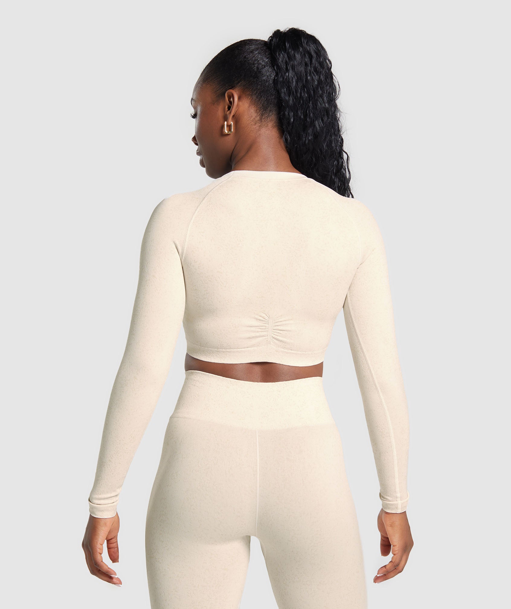 gymshark-adapt-fleck-seamless-long-sleeve-crop-top-mineral-coconut-white-ss22
