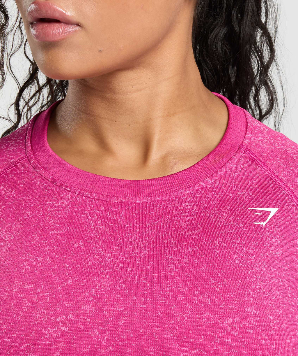 gymshark-adapt-fleck-seamless-long-sleeve-crop-top-winning-pink-sour-pink-ss25