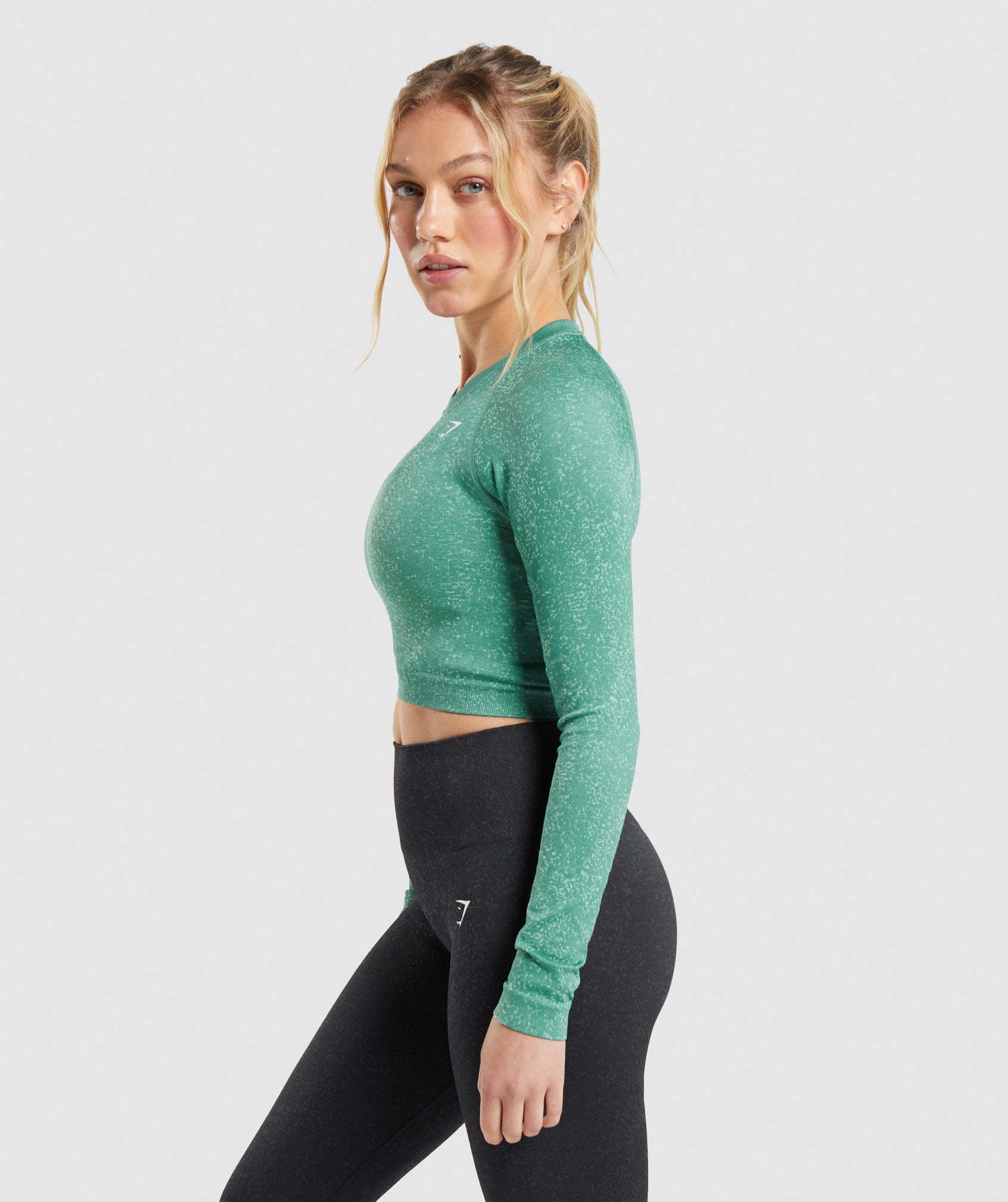 gymshark-adapt-fleck-seamless-long-sleeve-crop-top-mineral-alpine-green-ss22