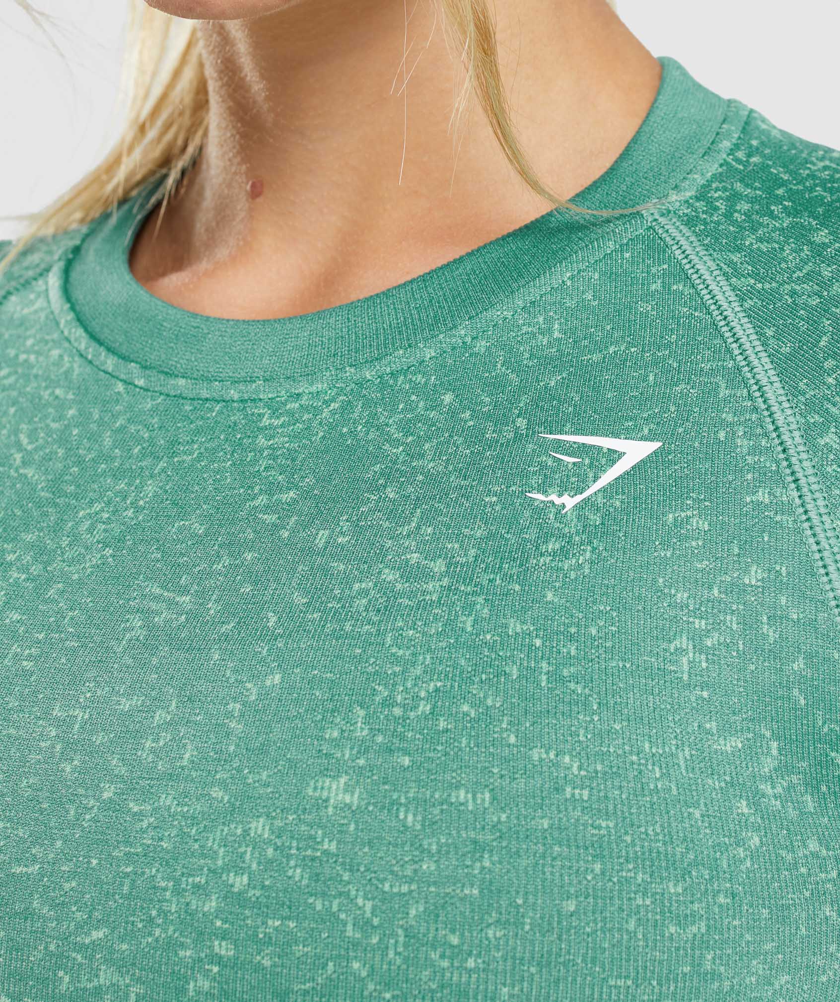 gymshark-adapt-fleck-seamless-long-sleeve-crop-top-mineral-alpine-green-ss22